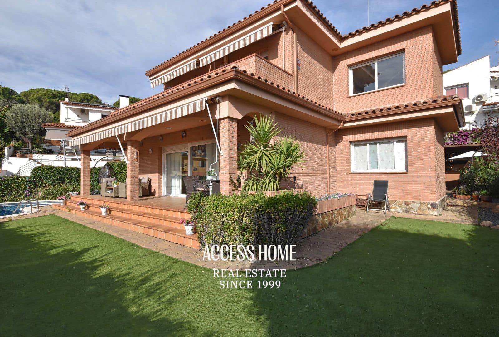 4 chambre Villa/Maison à vendre à Sant Pol de Mar avec piscine garage - 795 000 € (Ref: 9413013)