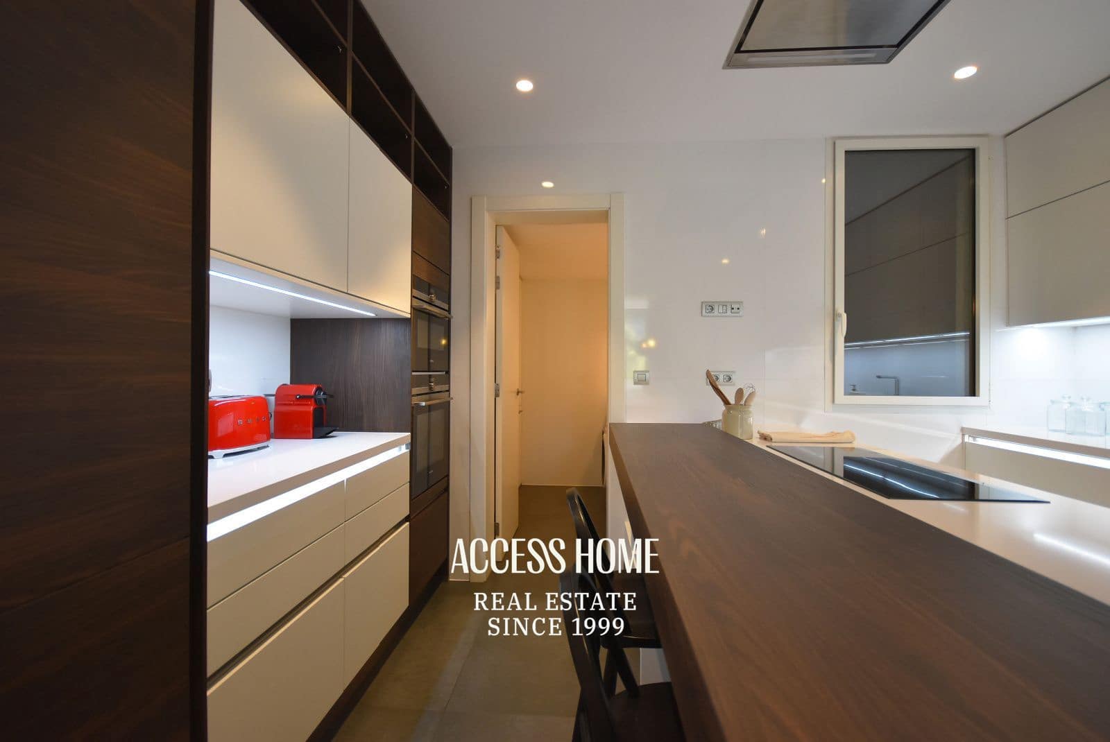 4 slaapkamer Flat te huur in Barcelona stad - € 7.500 (Ref: 9431675)