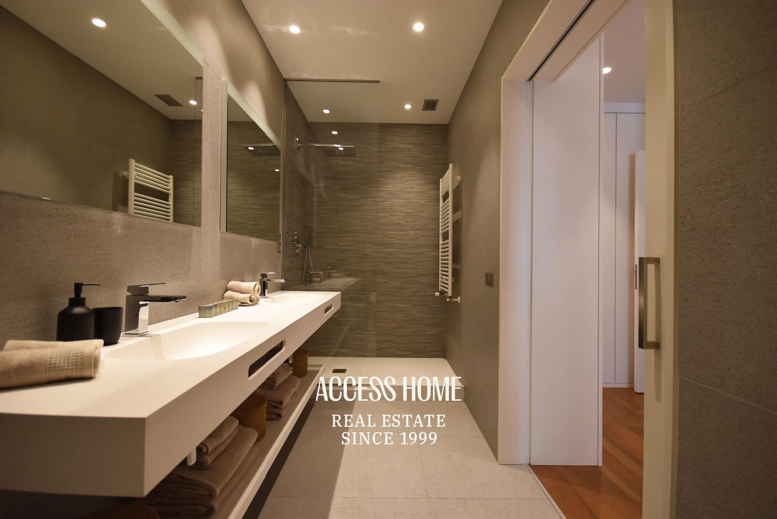 4 slaapkamer Flat te huur in Barcelona stad - € 7.500 (Ref: 9431675)