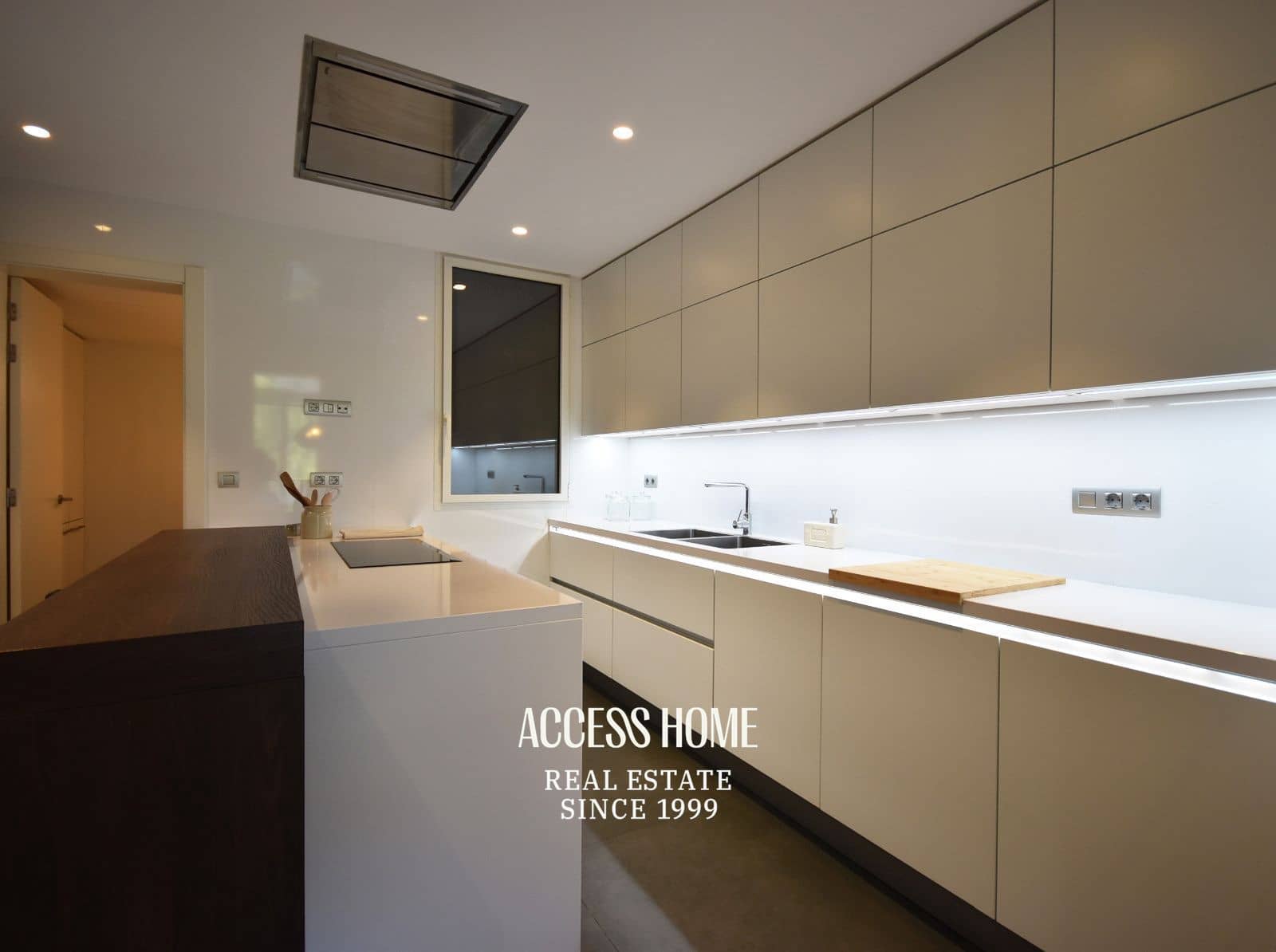 4 slaapkamer Flat te huur in Barcelona stad - € 7.500 (Ref: 9431675)