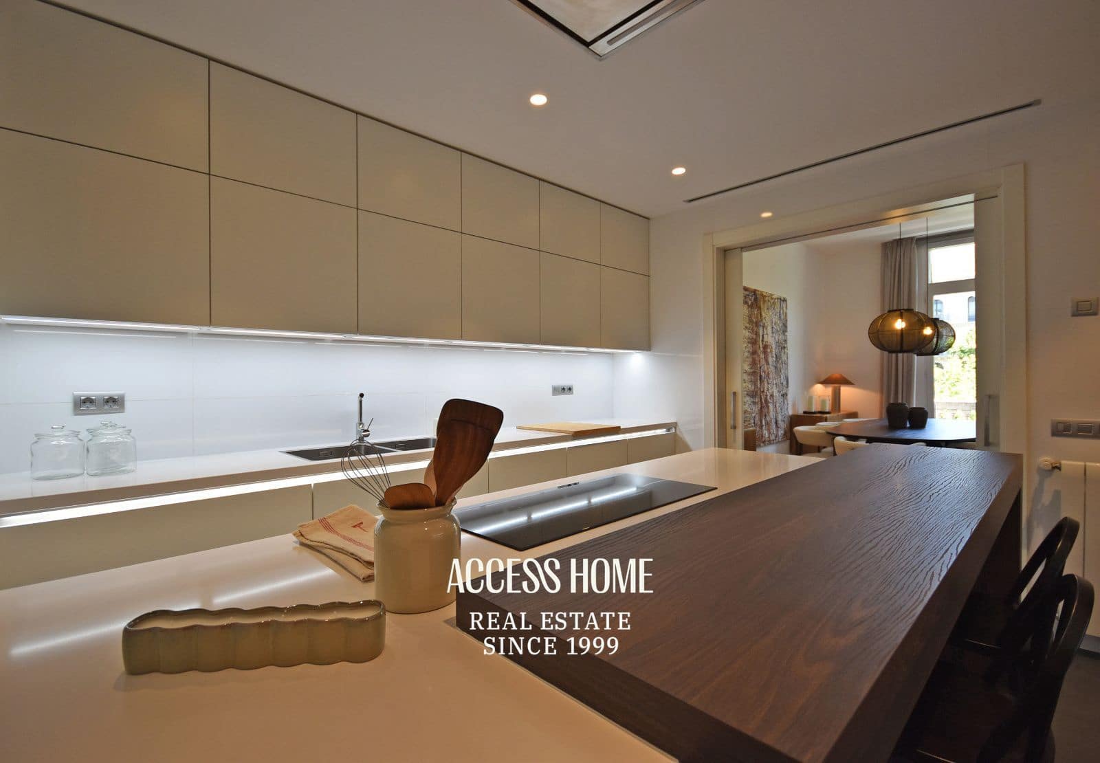4 slaapkamer Flat te huur in Barcelona stad - € 7.500 (Ref: 9431675)