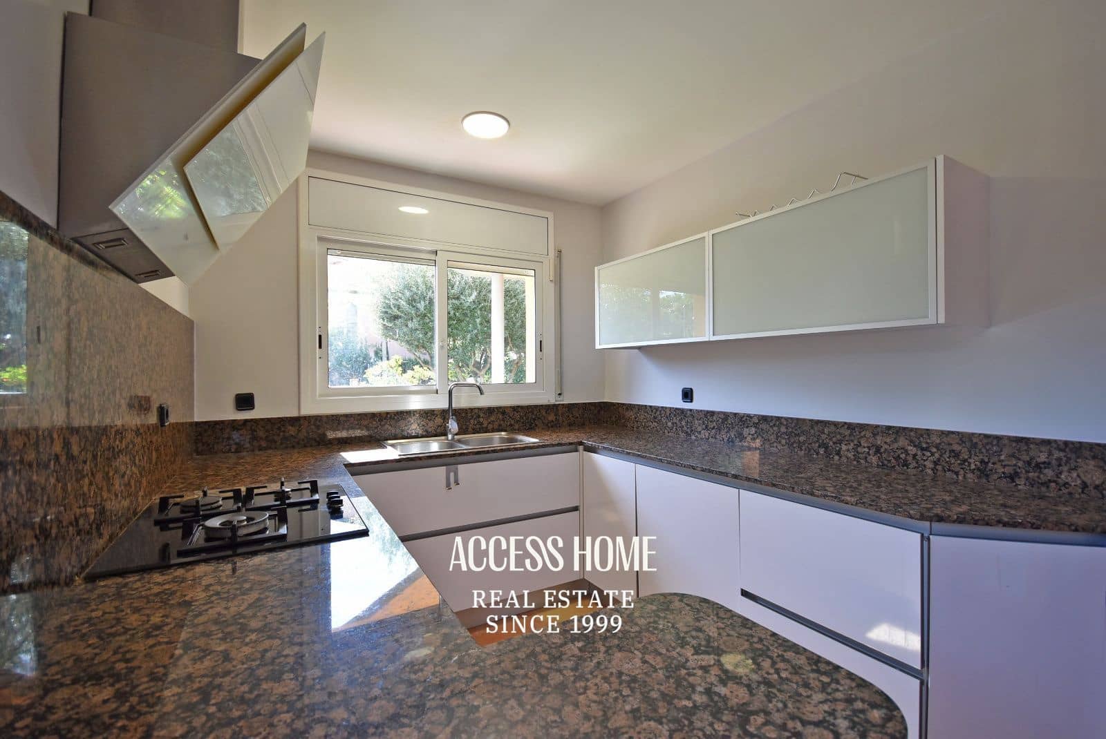 4 soveværelse Villa til salg i El Masnou med garage - € 790.000 (Ref: 9431922)