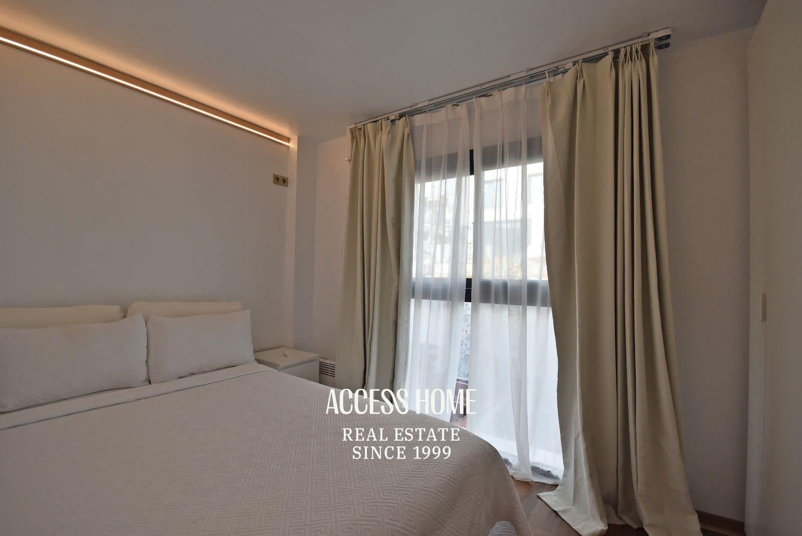 4 sypialnia Dom na sprzedaż w Montgat z basenem garażem - 1 000 350 € (Ref: 9438763)