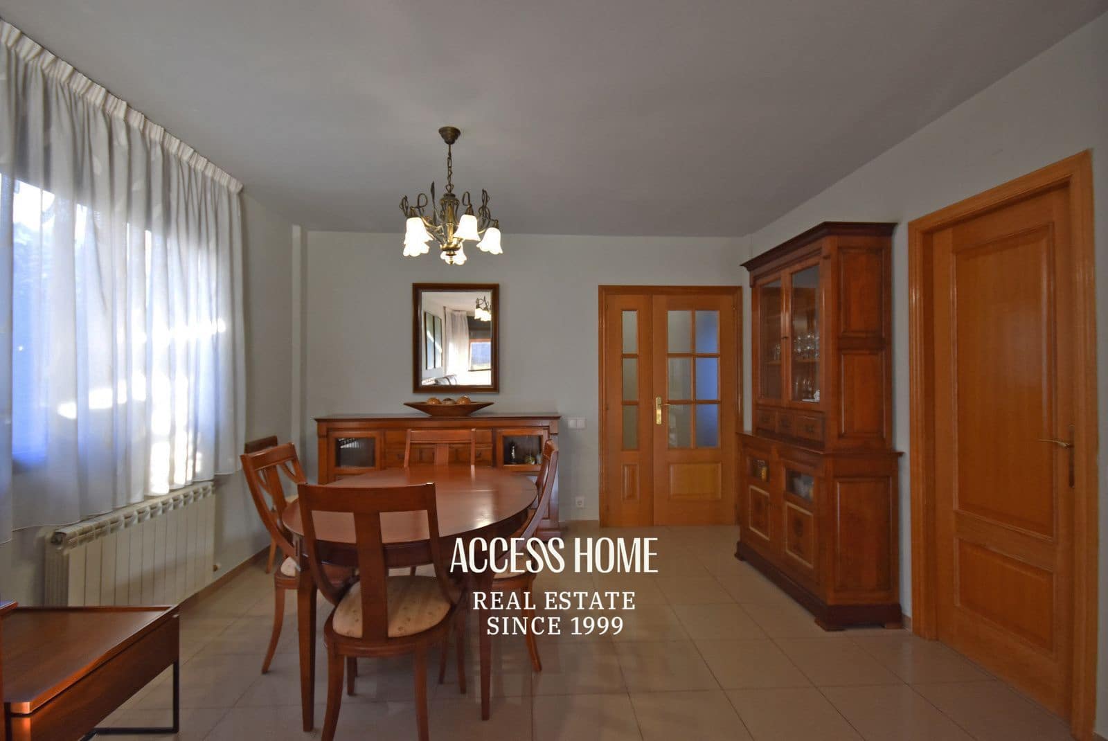 Villa/Maison de 4 chambres à louer à Sant Vicenc de Montalt avec piscine garage - 2 800 € (Ref: 9464940)