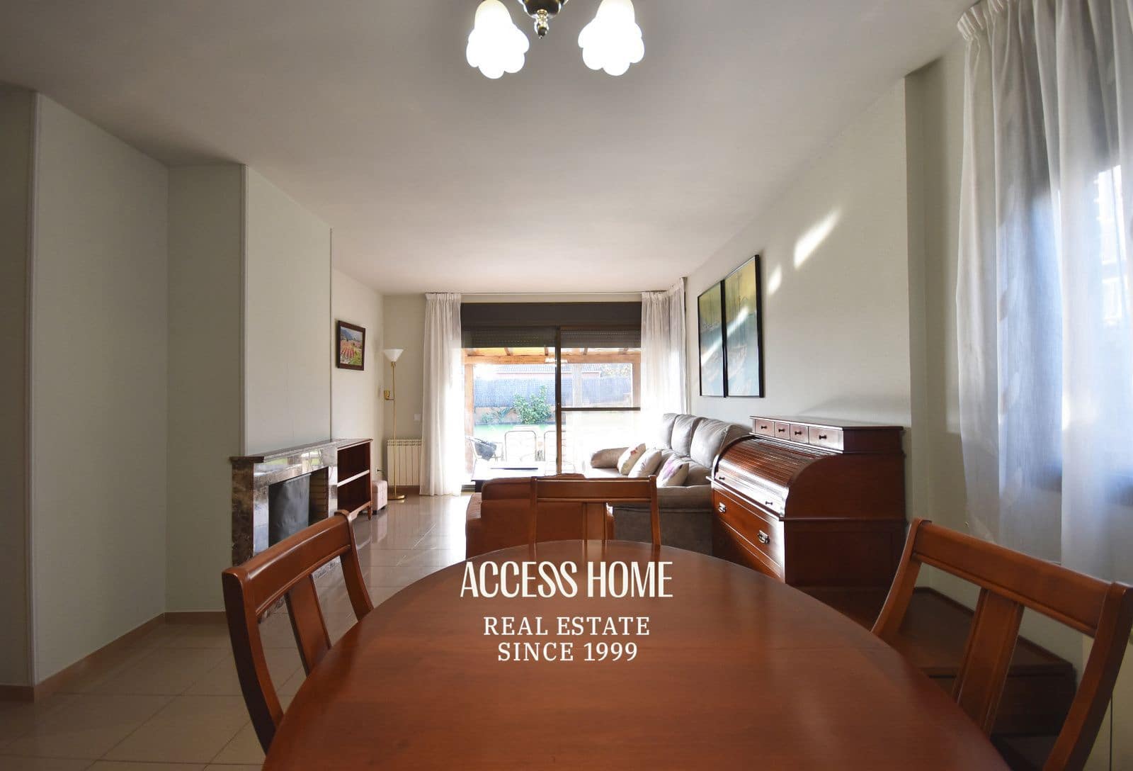 Villa/Maison de 4 chambres à louer à Sant Vicenc de Montalt avec piscine garage - 2 800 € (Ref: 9464940)