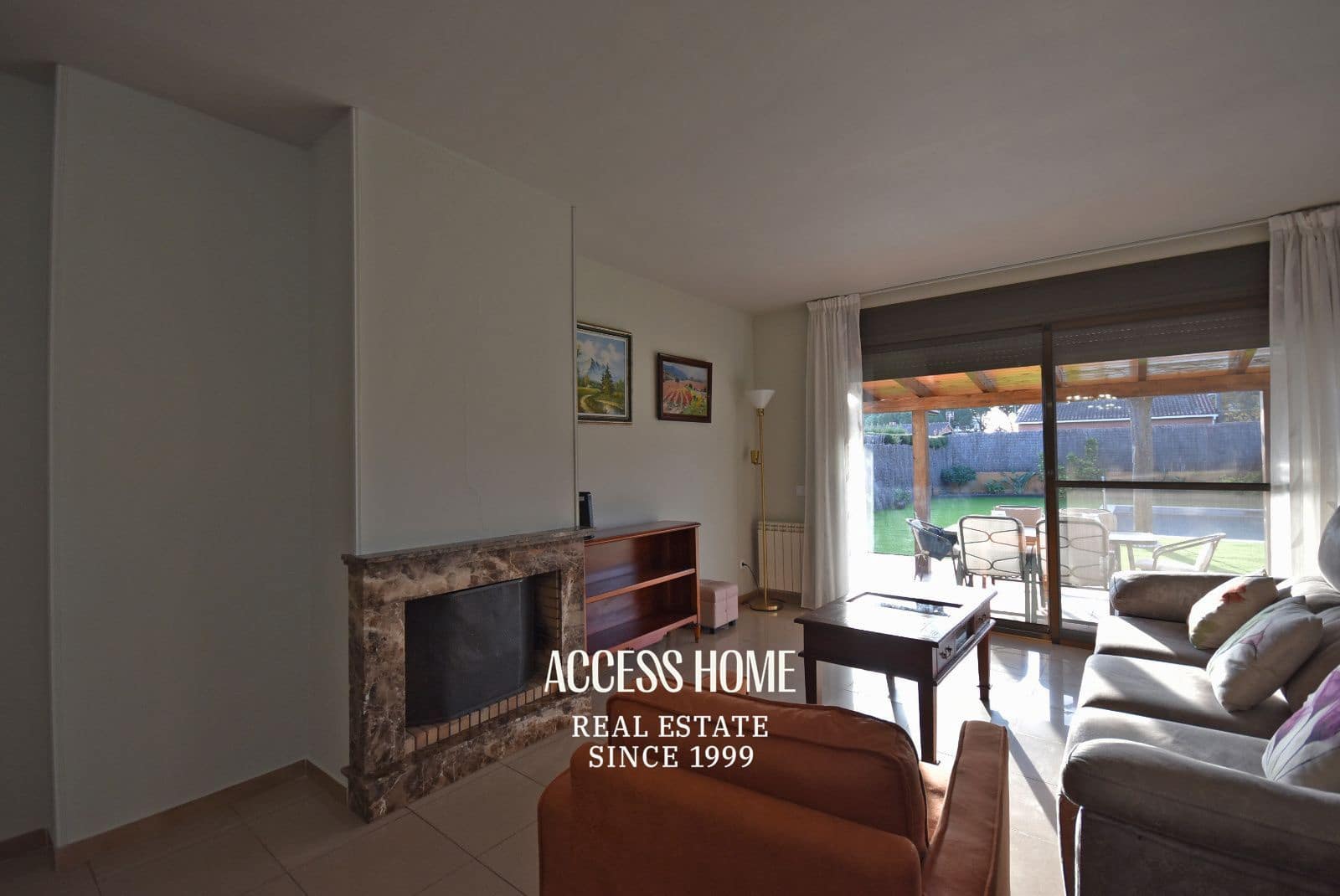 Villa/Maison de 4 chambres à louer à Sant Vicenc de Montalt avec piscine garage - 2 800 € (Ref: 9464940)