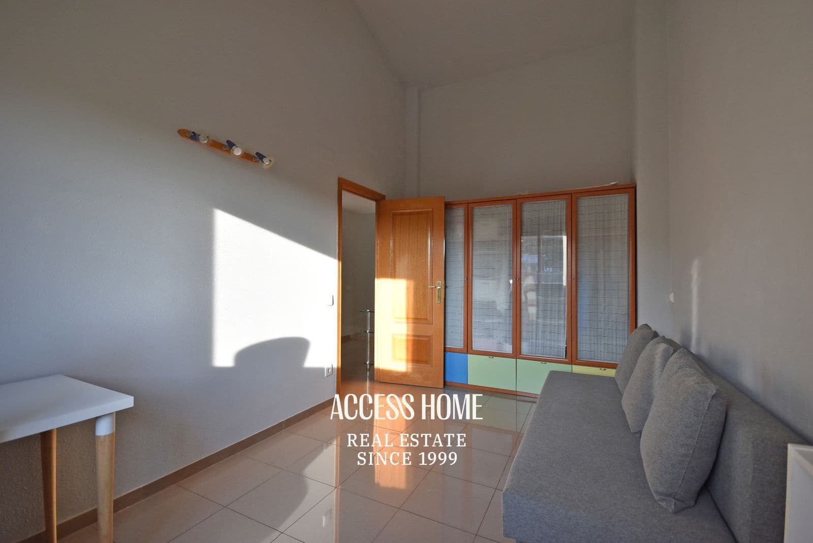 Villa/Maison de 4 chambres à louer à Sant Vicenc de Montalt avec piscine garage - 2 800 € (Ref: 9464940)