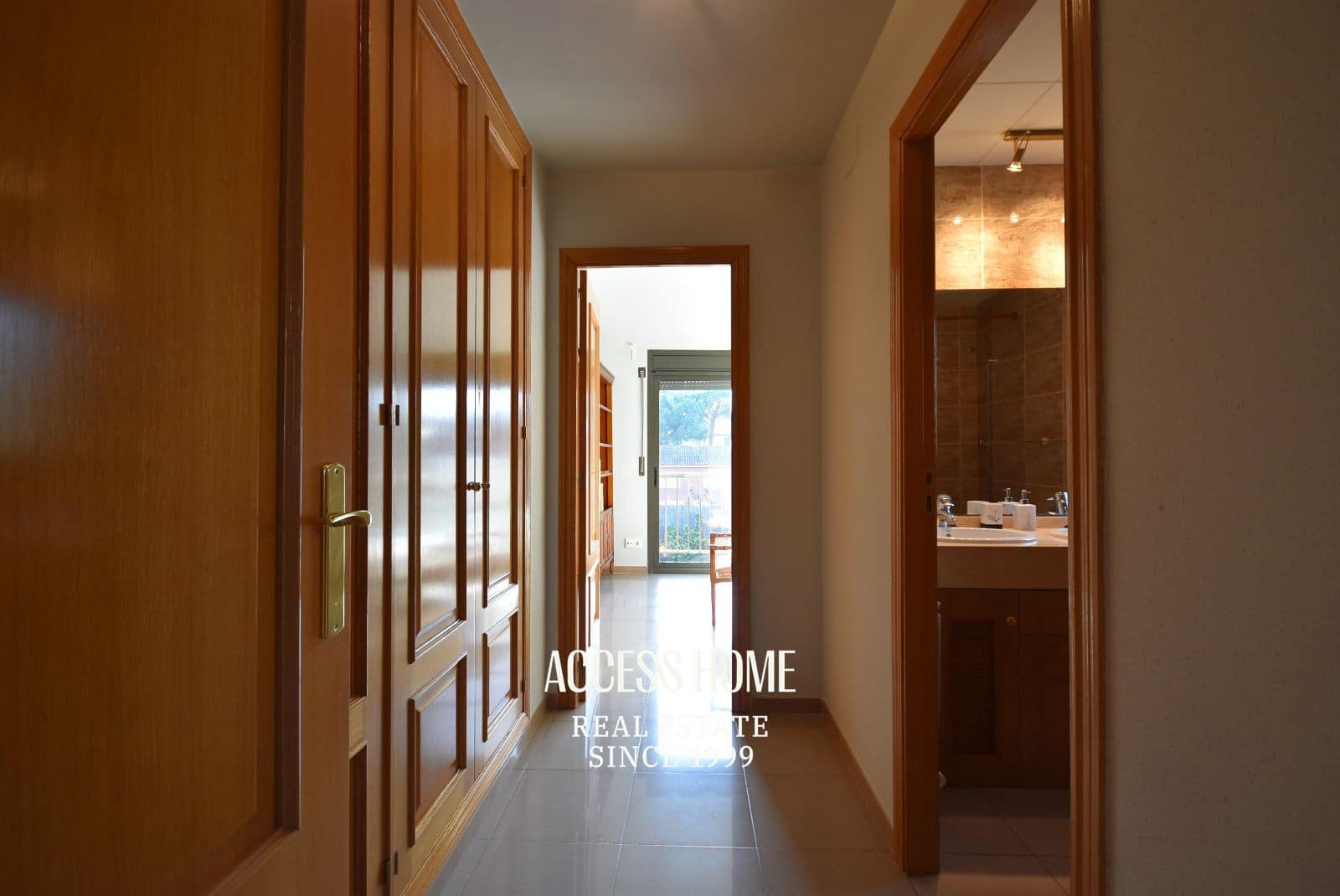 Villa/Maison de 4 chambres à louer à Sant Vicenc de Montalt avec piscine garage - 2 800 € (Ref: 9464940)