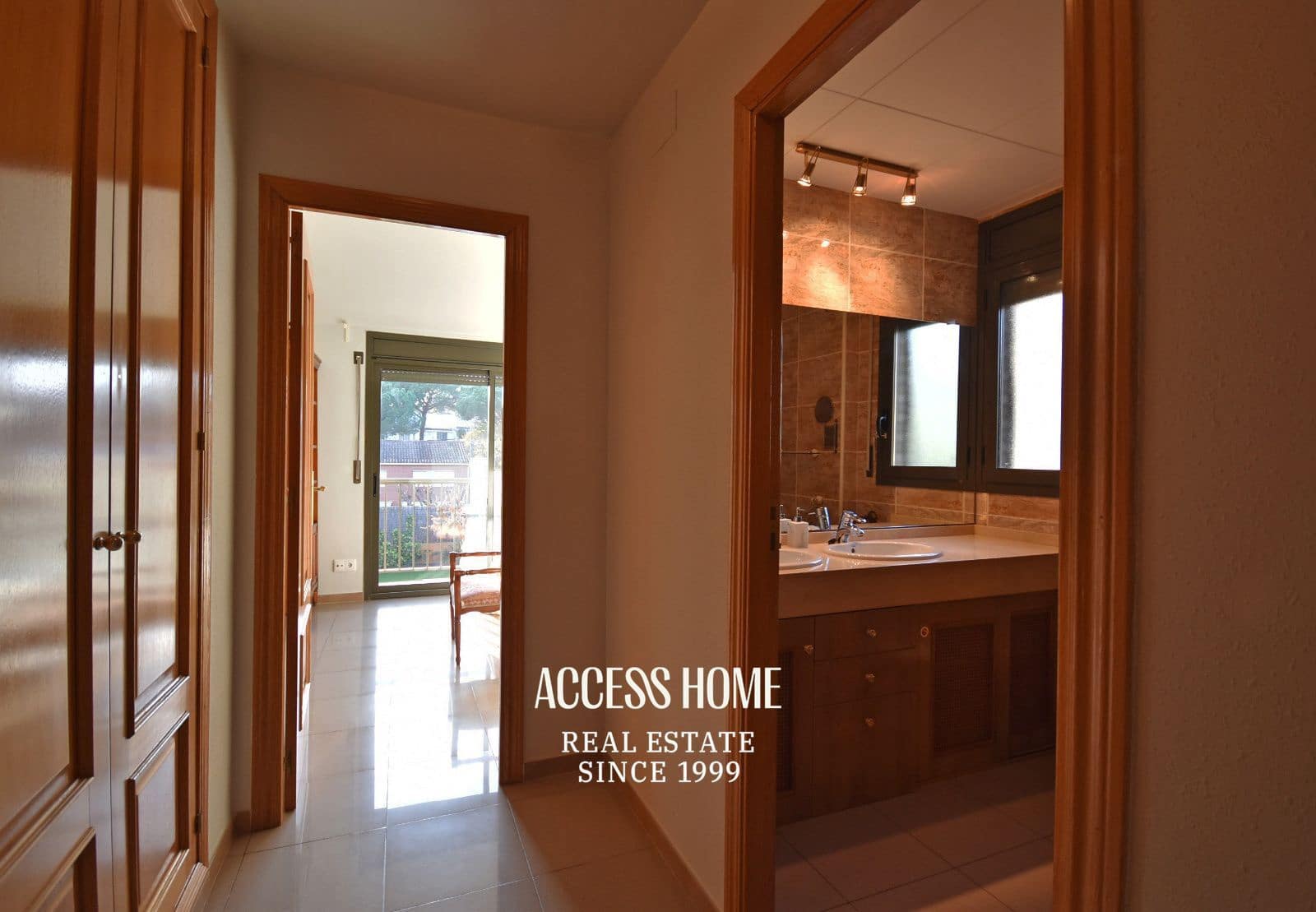 Villa/Maison de 4 chambres à louer à Sant Vicenc de Montalt avec piscine garage - 2 800 € (Ref: 9464940)