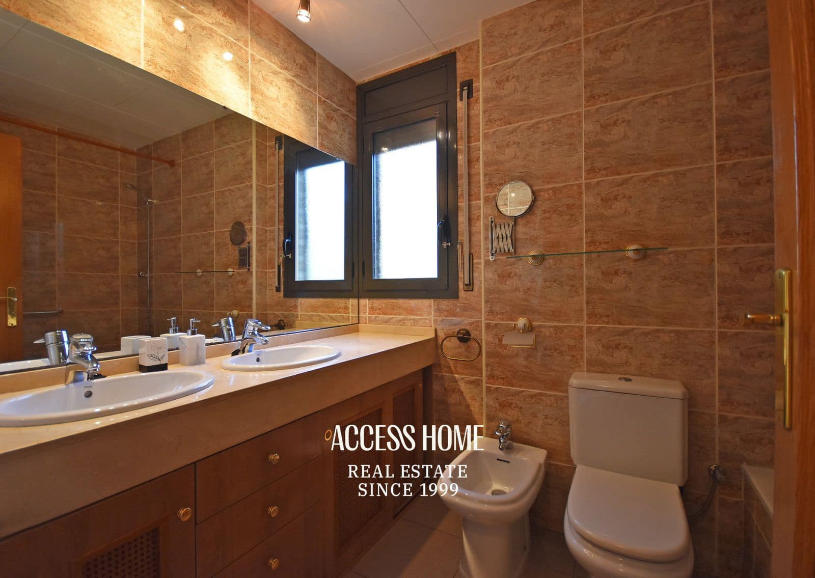 Villa/Maison de 4 chambres à louer à Sant Vicenc de Montalt avec piscine garage - 2 800 € (Ref: 9464940)