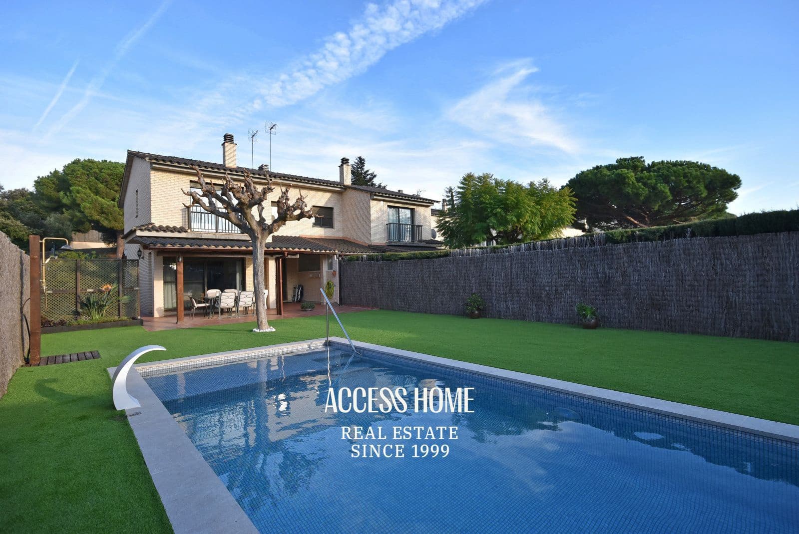 Villa/Maison de 4 chambres à louer à Sant Vicenc de Montalt avec piscine garage - 2 800 € (Ref: 9464940)