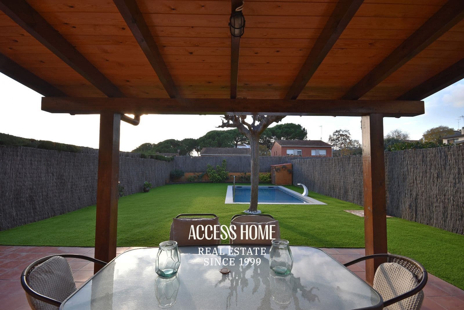 Villa/Maison de 4 chambres à louer à Sant Vicenc de Montalt avec piscine garage - 2 800 € (Ref: 9464940)