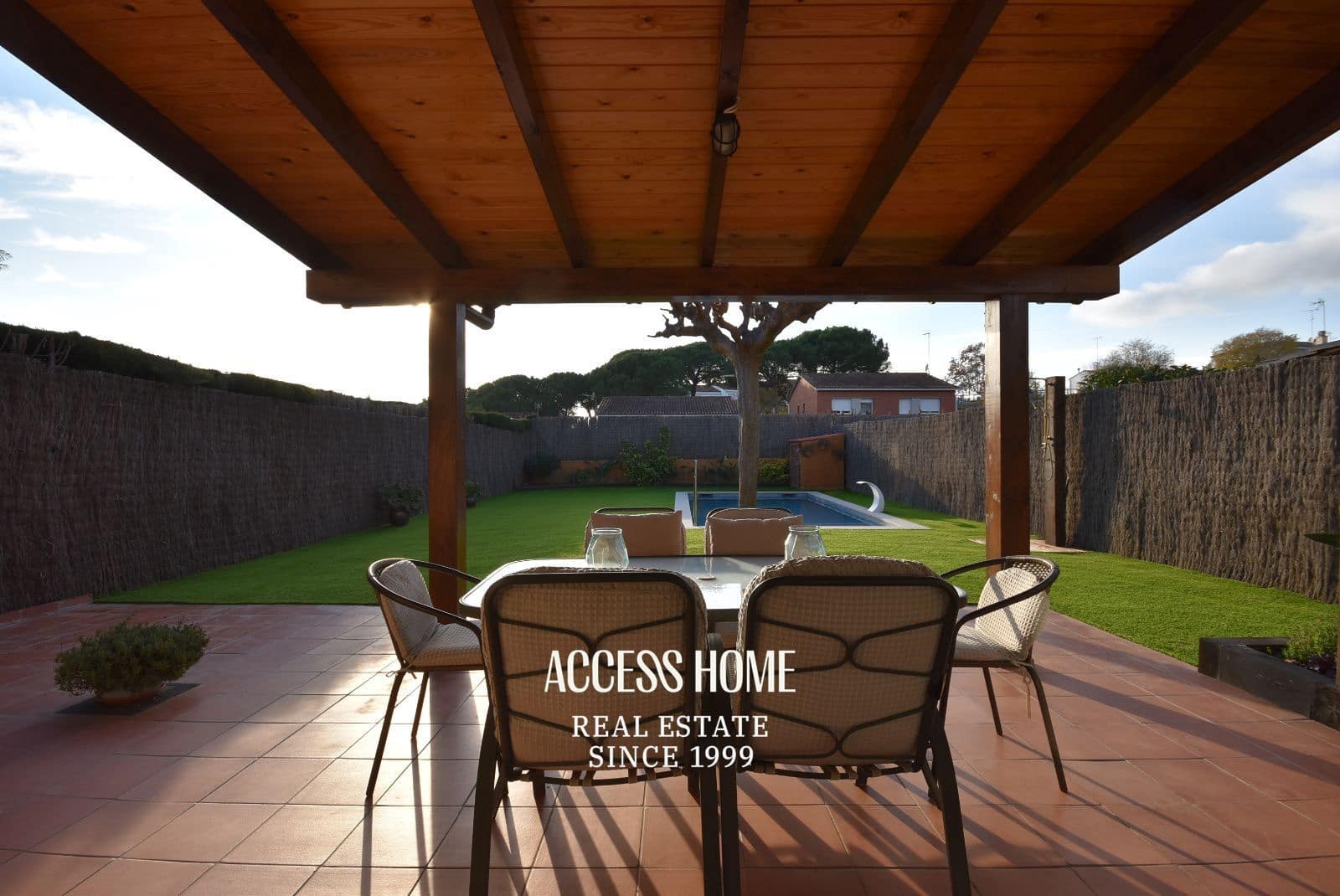 Villa/Maison de 4 chambres à louer à Sant Vicenc de Montalt avec piscine garage - 2 800 € (Ref: 9464940)