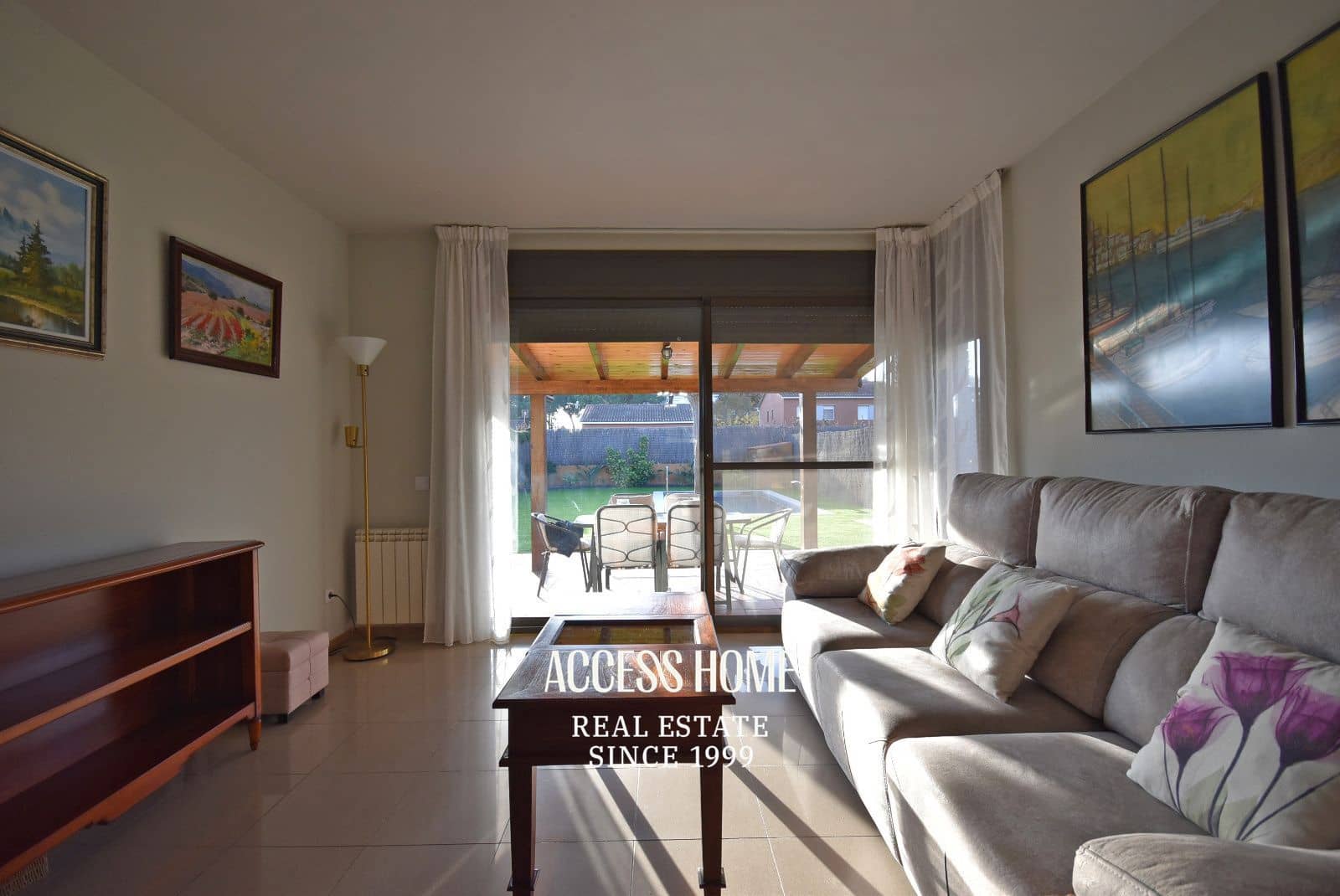 Villa/Maison de 4 chambres à louer à Sant Vicenc de Montalt avec piscine garage - 2 800 € (Ref: 9464940)