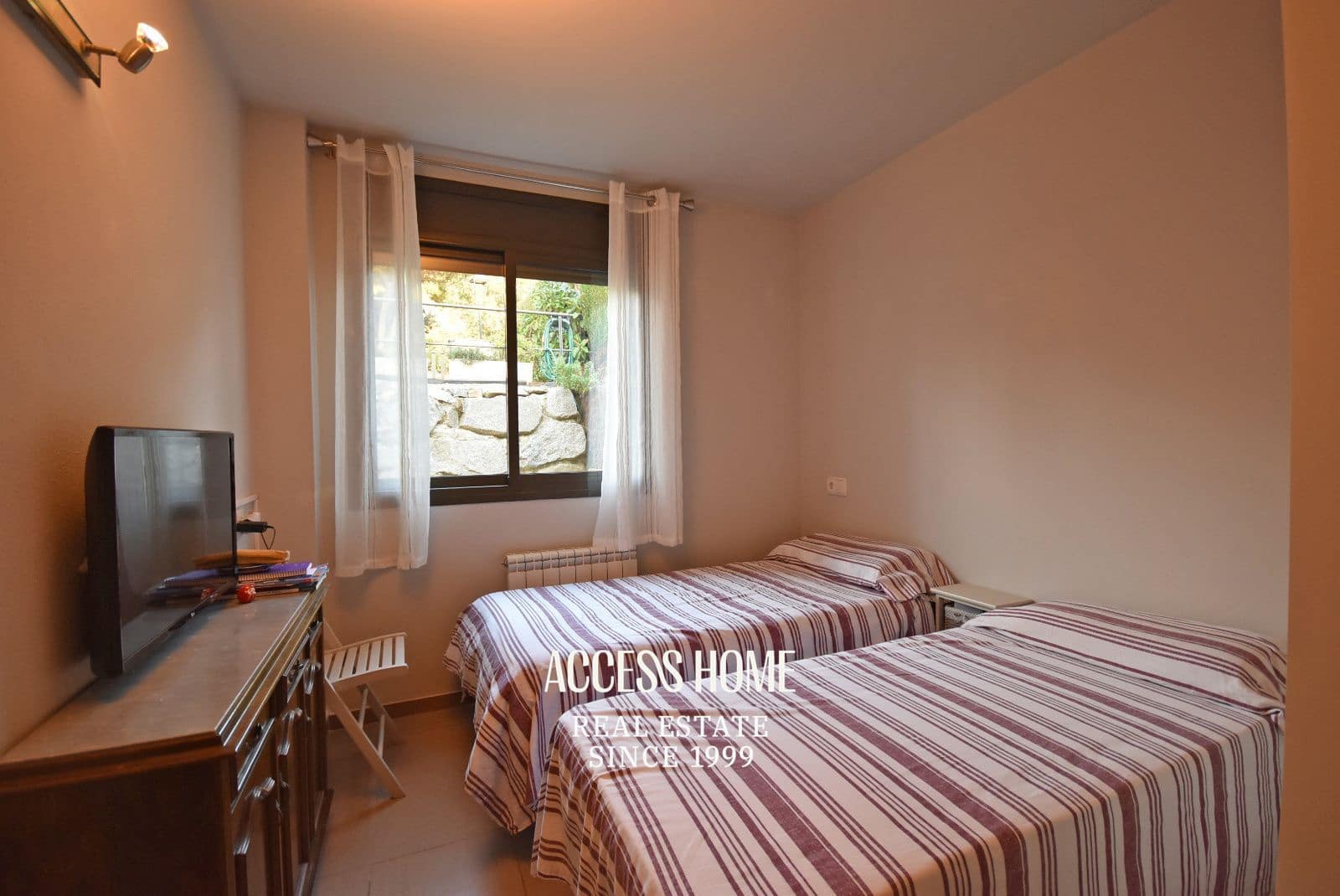 Villa/Maison de 4 chambres à louer à Sant Vicenc de Montalt avec piscine garage - 2 800 € (Ref: 9464940)