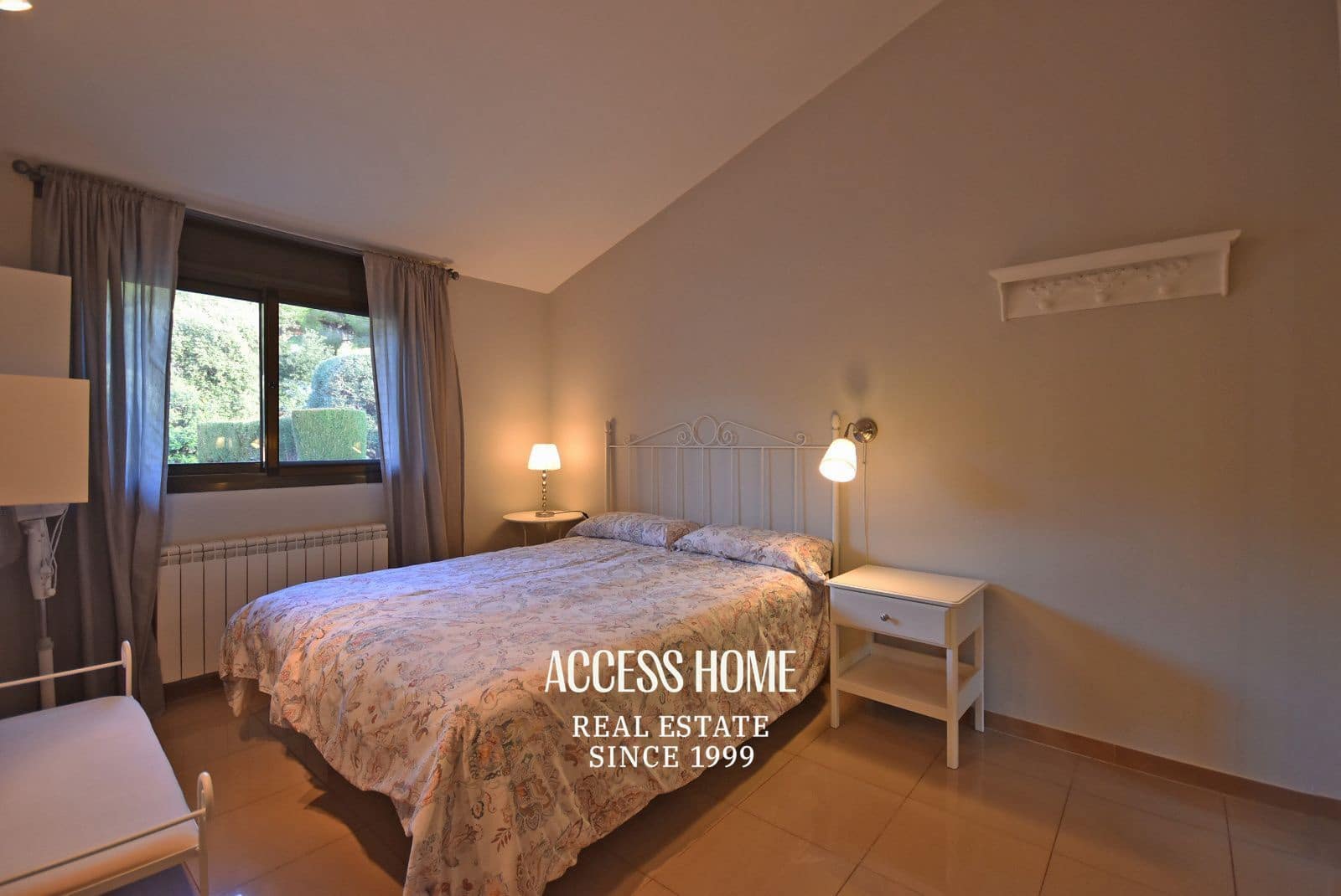 Villa/Maison de 4 chambres à louer à Sant Vicenc de Montalt avec piscine garage - 2 800 € (Ref: 9464940)