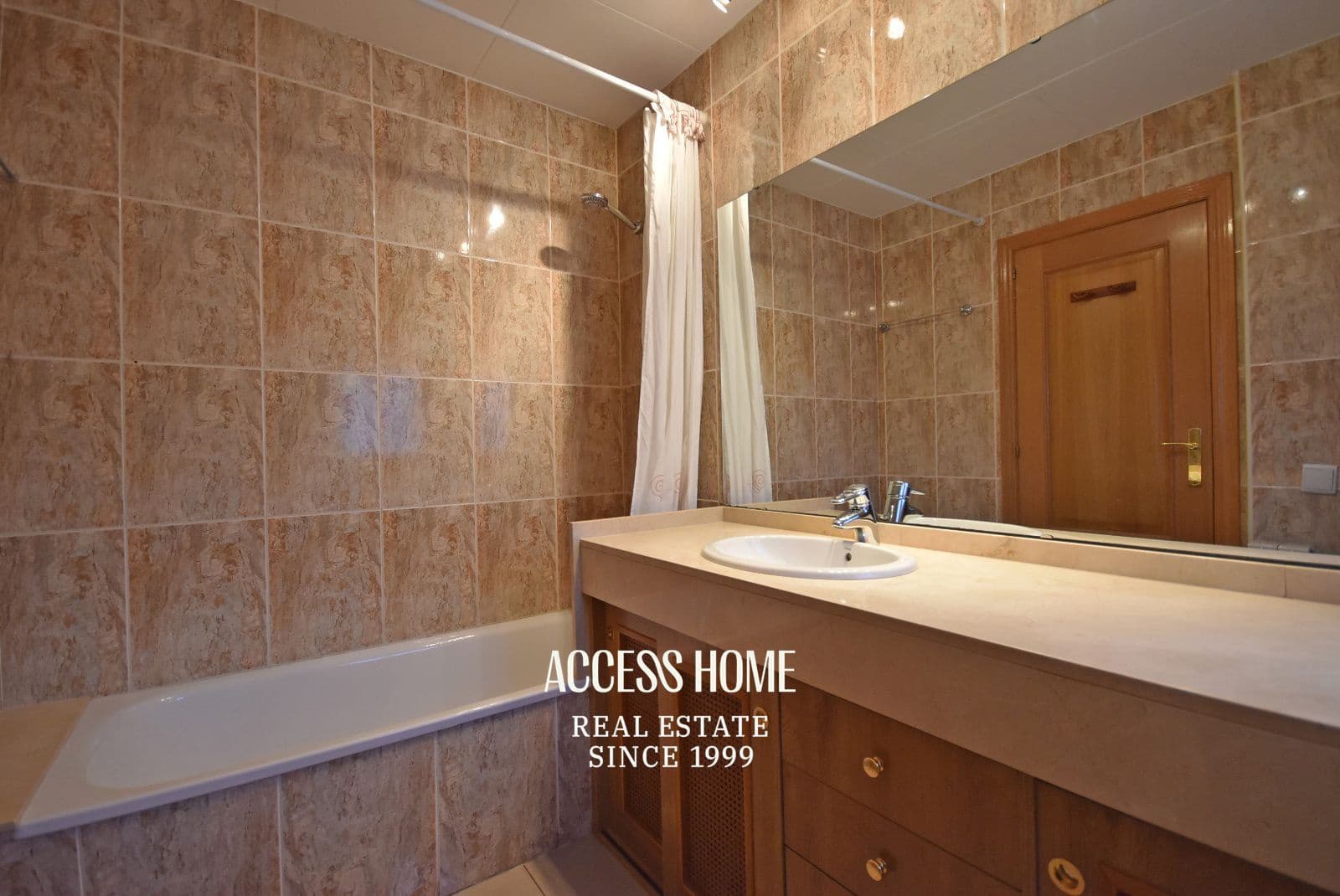 Villa/Maison de 4 chambres à louer à Sant Vicenc de Montalt avec piscine garage - 2 800 € (Ref: 9464940)