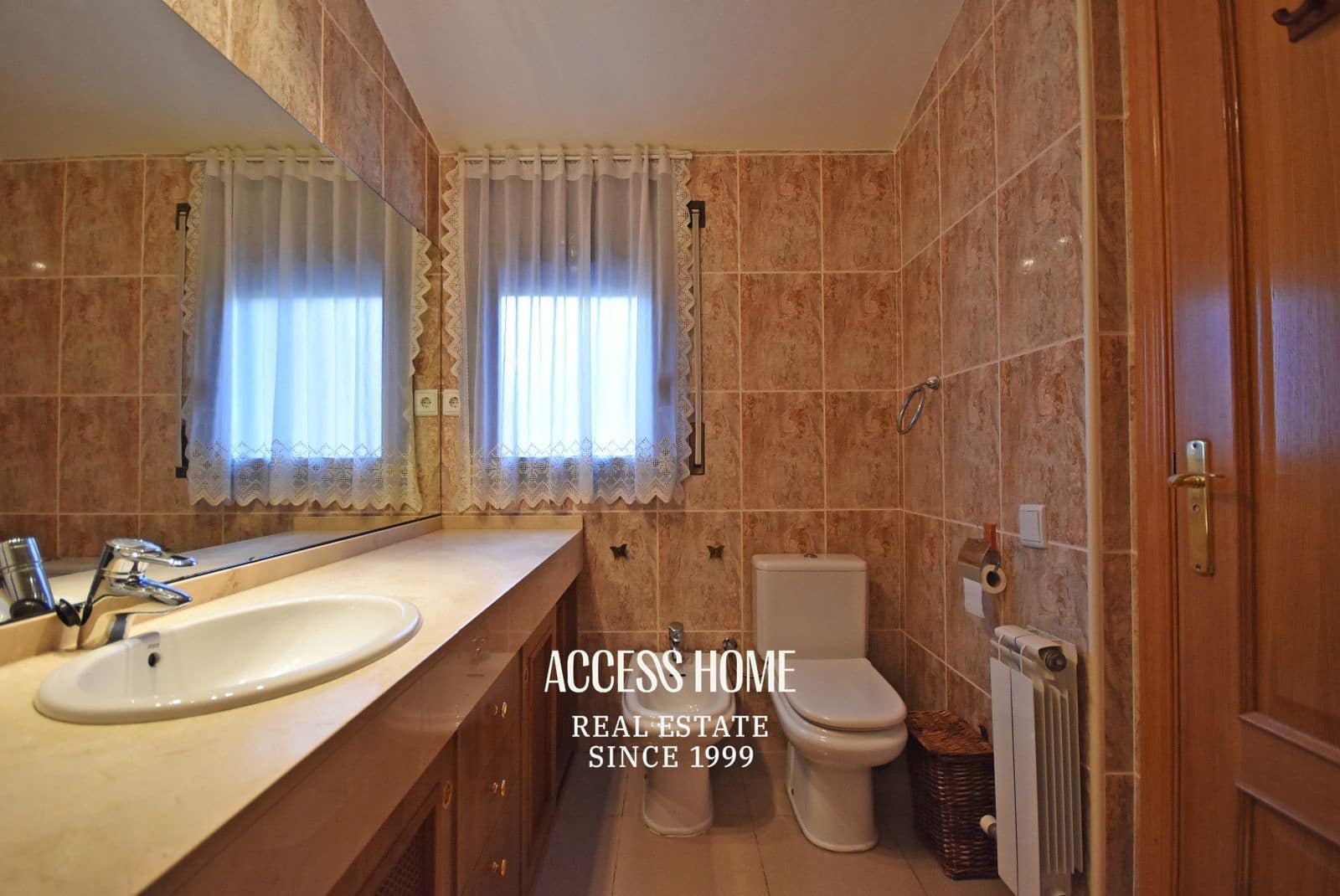 Villa/Maison de 4 chambres à louer à Sant Vicenc de Montalt avec piscine garage - 2 800 € (Ref: 9464940)