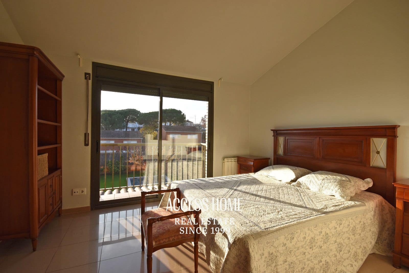 Villa/Maison de 4 chambres à louer à Sant Vicenc de Montalt avec piscine garage - 2 800 € (Ref: 9464940)