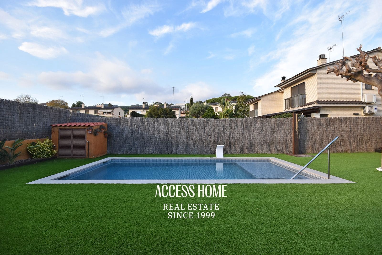 Villa/Maison de 4 chambres à louer à Sant Vicenc de Montalt avec piscine garage - 2 800 € (Ref: 9464940)