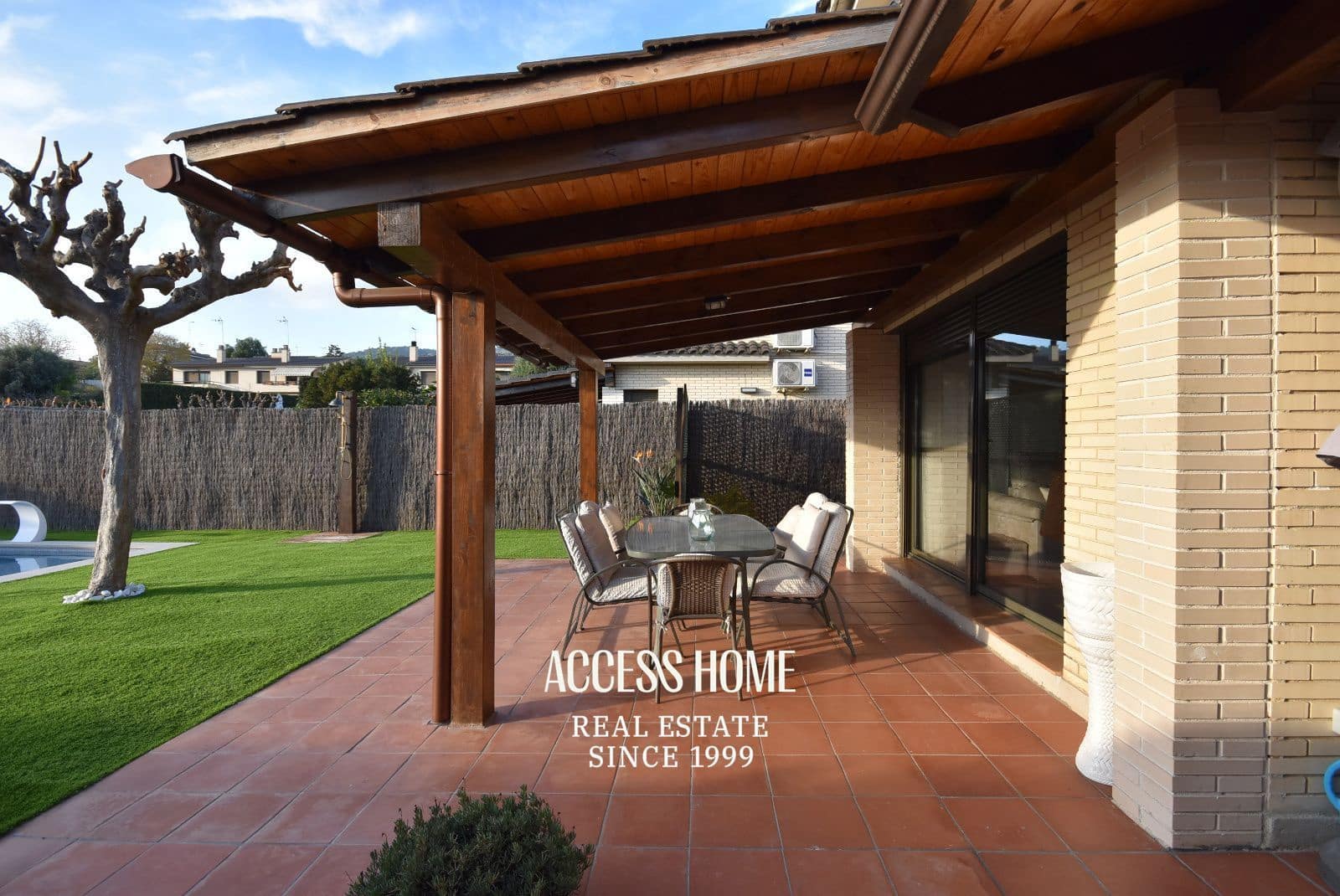 Villa/Maison de 4 chambres à louer à Sant Vicenc de Montalt avec piscine garage - 2 800 € (Ref: 9464940)