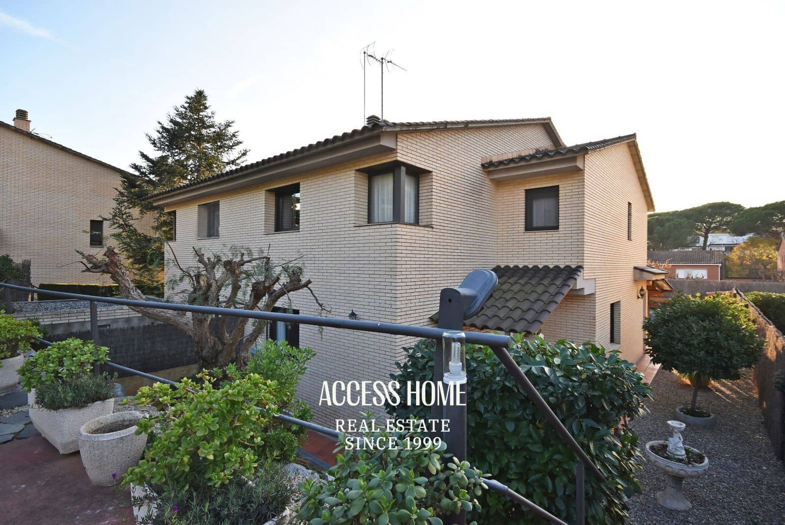 Villa/Maison de 4 chambres à louer à Sant Vicenc de Montalt avec piscine garage - 2 800 € (Ref: 9464940)