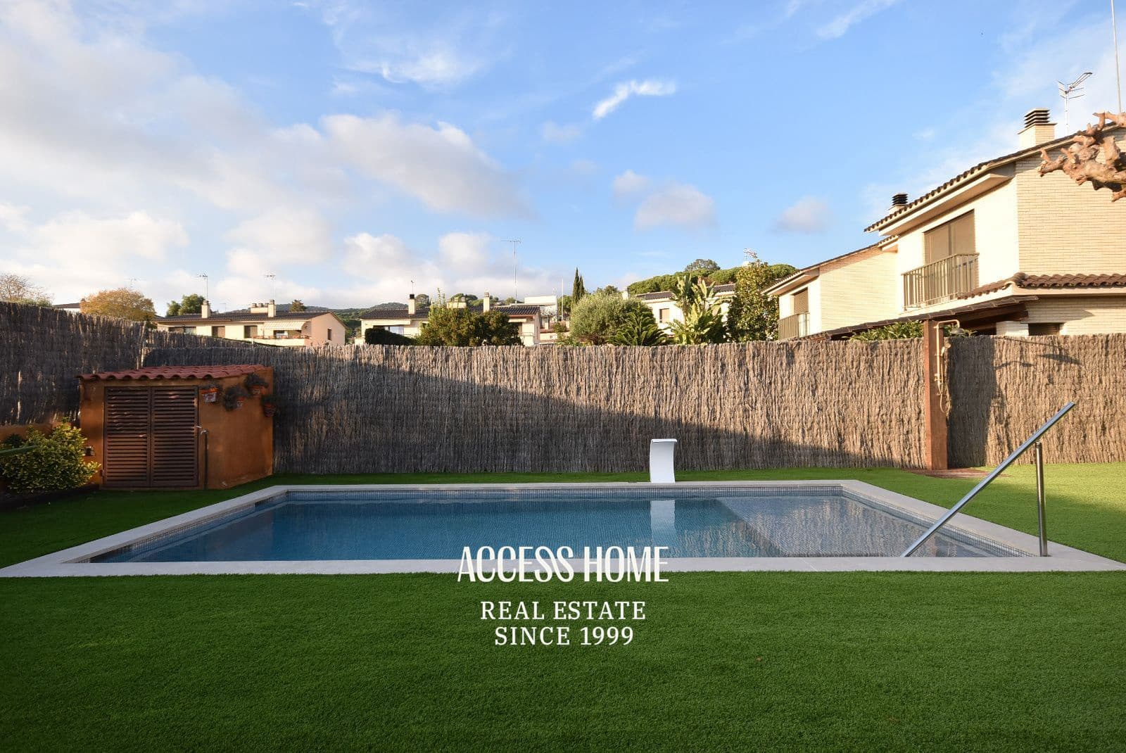 Villa/Maison de 4 chambres à louer à Sant Vicenc de Montalt avec piscine garage - 2 800 € (Ref: 9464940)