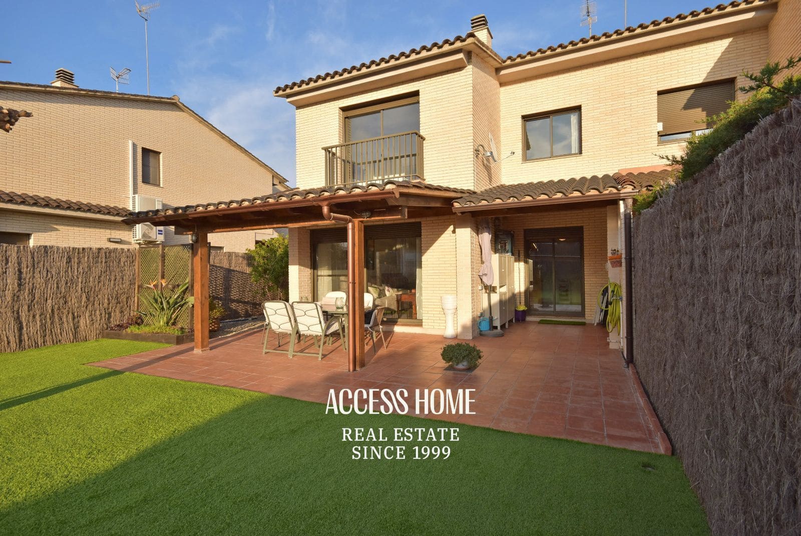 Villa/Maison de 4 chambres à louer à Sant Vicenc de Montalt avec piscine garage - 2 800 € (Ref: 9464940)