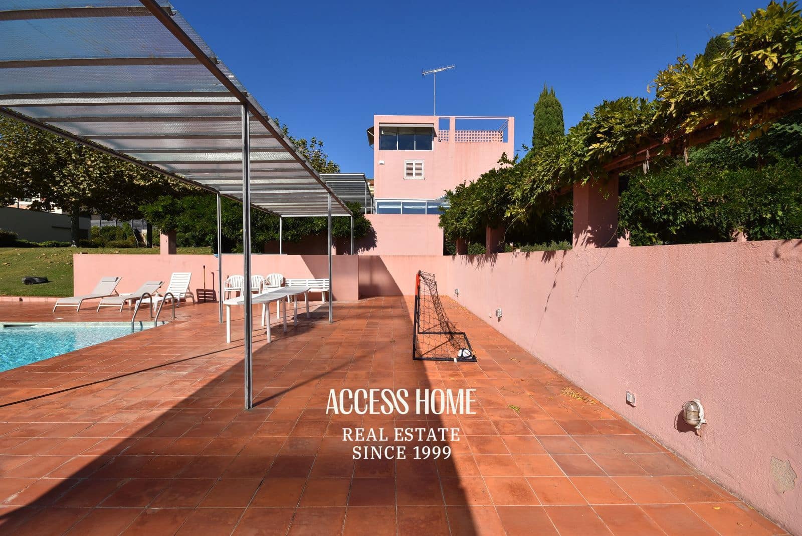 4 bedroom Villa for rent in Sant Vicenc de Montalt with pool garage - € 4,500 (Ref: 9511212)