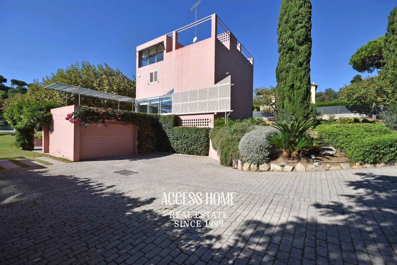 4 bedroom Villa for rent in Sant Vicenc de Montalt with pool garage - € 4,500 (Ref: 9511212)