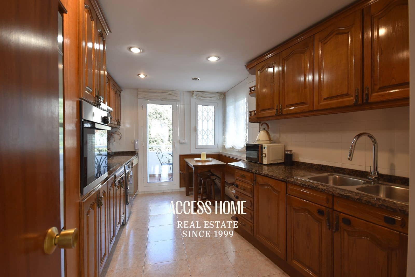 4 quarto Moradia para venda em Alella com piscina garagem - 790 000 € (Ref: 9537845)