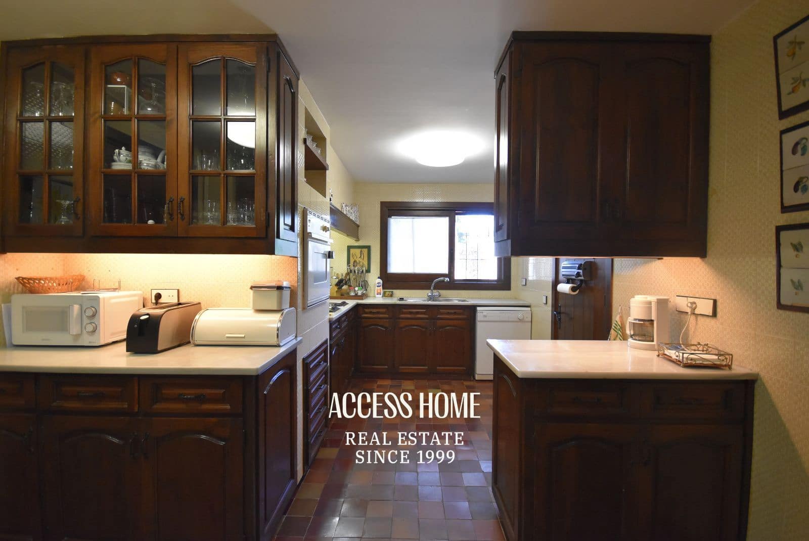 5 bedroom Villa for sale in Sant Vicenc de Montalt with pool garage - € 1,950,000 (Ref: 9623122)