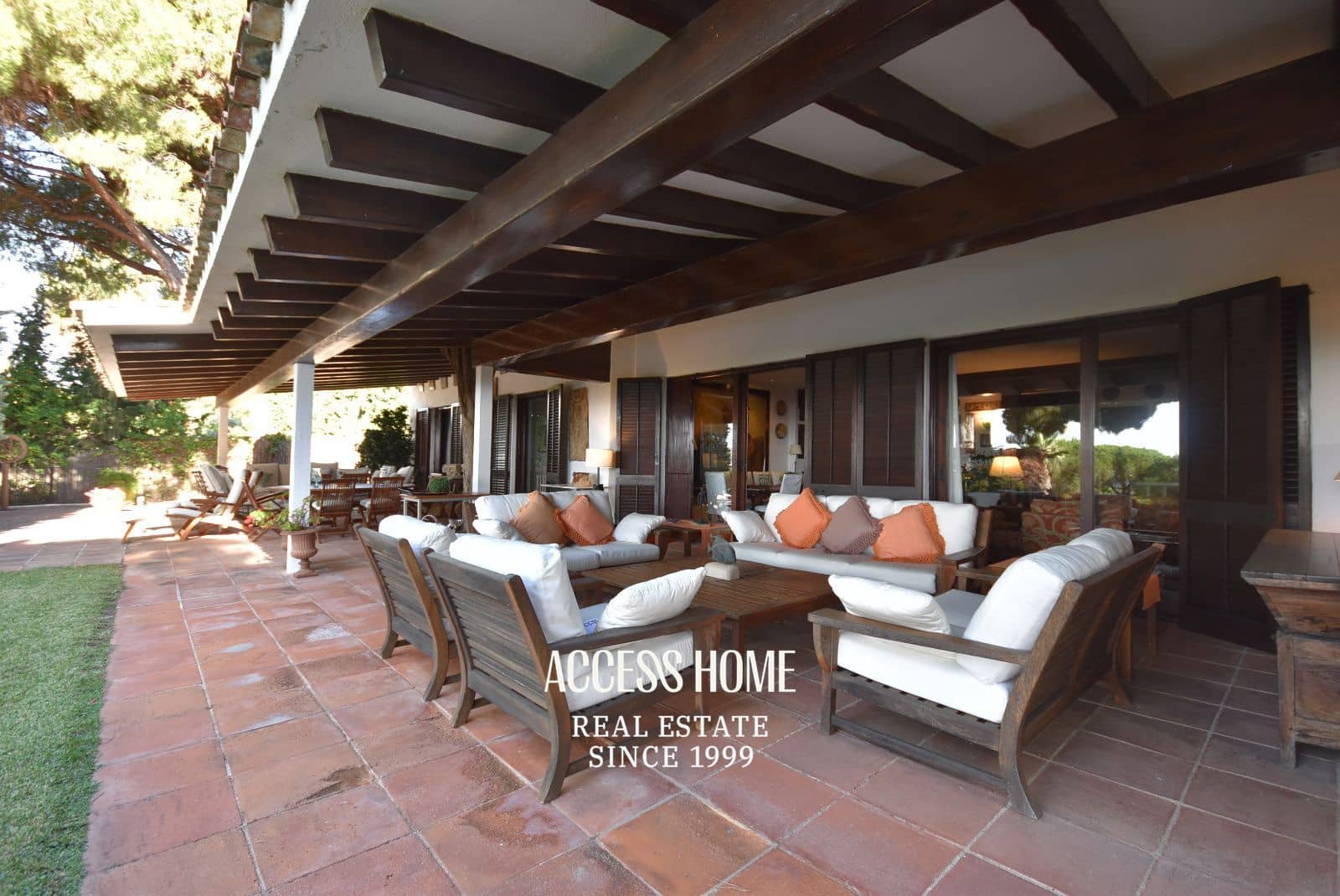 5 bedroom Villa for sale in Sant Vicenc de Montalt with pool garage - € 1,950,000 (Ref: 9623122)