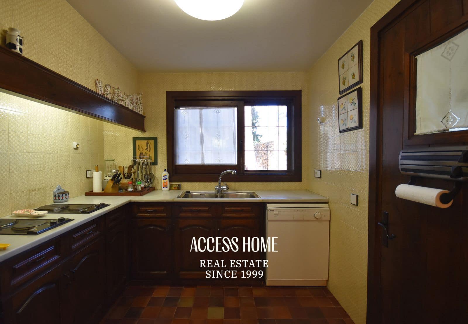 5 bedroom Villa for sale in Sant Vicenc de Montalt with pool garage - € 1,950,000 (Ref: 9623122)