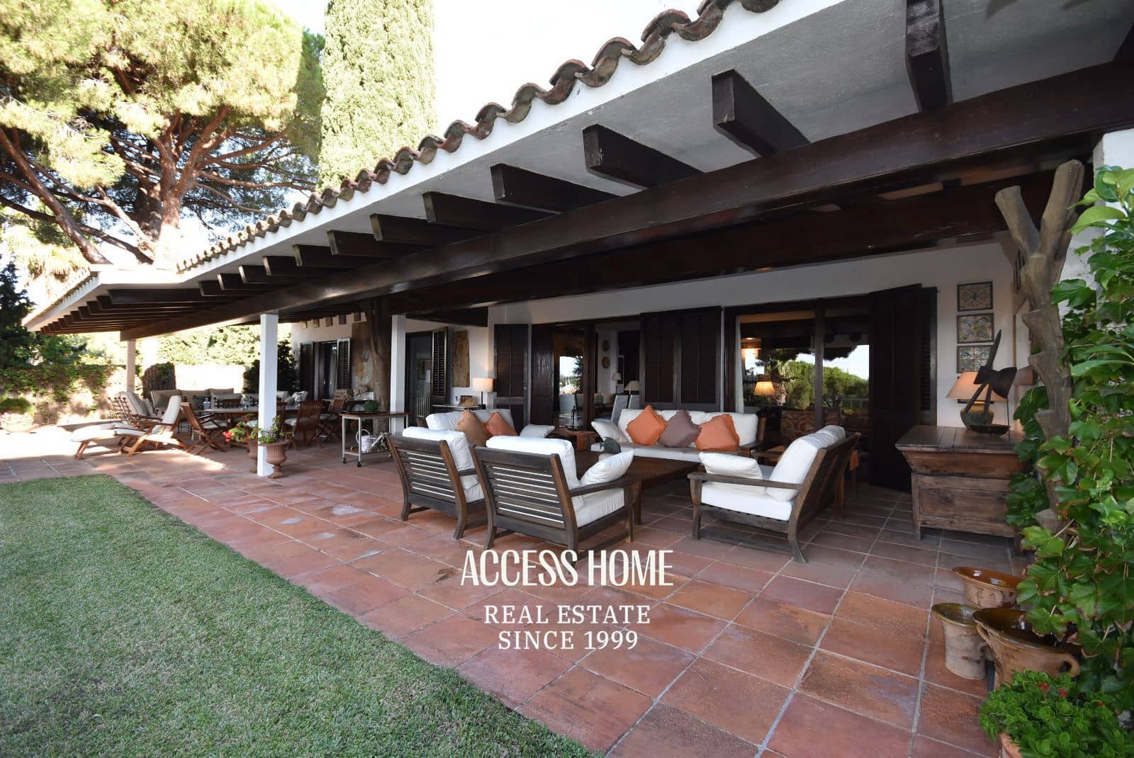 5 bedroom Villa for sale in Sant Vicenc de Montalt with pool garage - € 1,950,000 (Ref: 9623122)