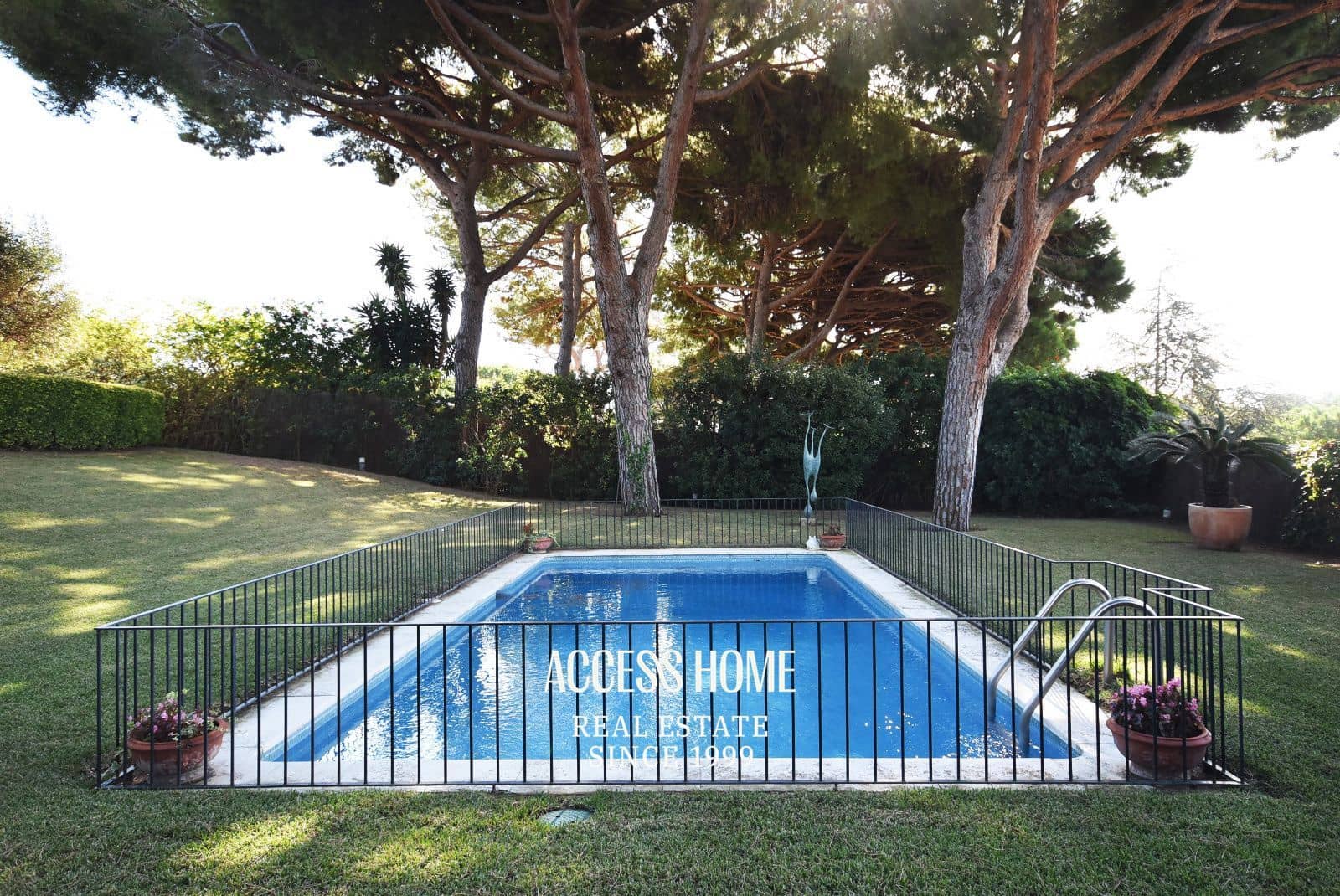 5 bedroom Villa for sale in Sant Vicenc de Montalt with pool garage - € 1,950,000 (Ref: 9623122)