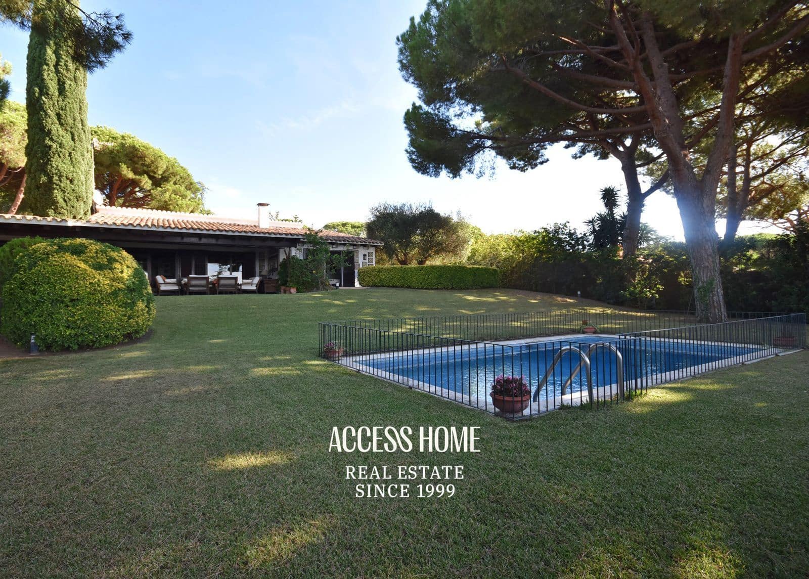5 bedroom Villa for sale in Sant Vicenc de Montalt with pool garage - € 1,950,000 (Ref: 9623122)