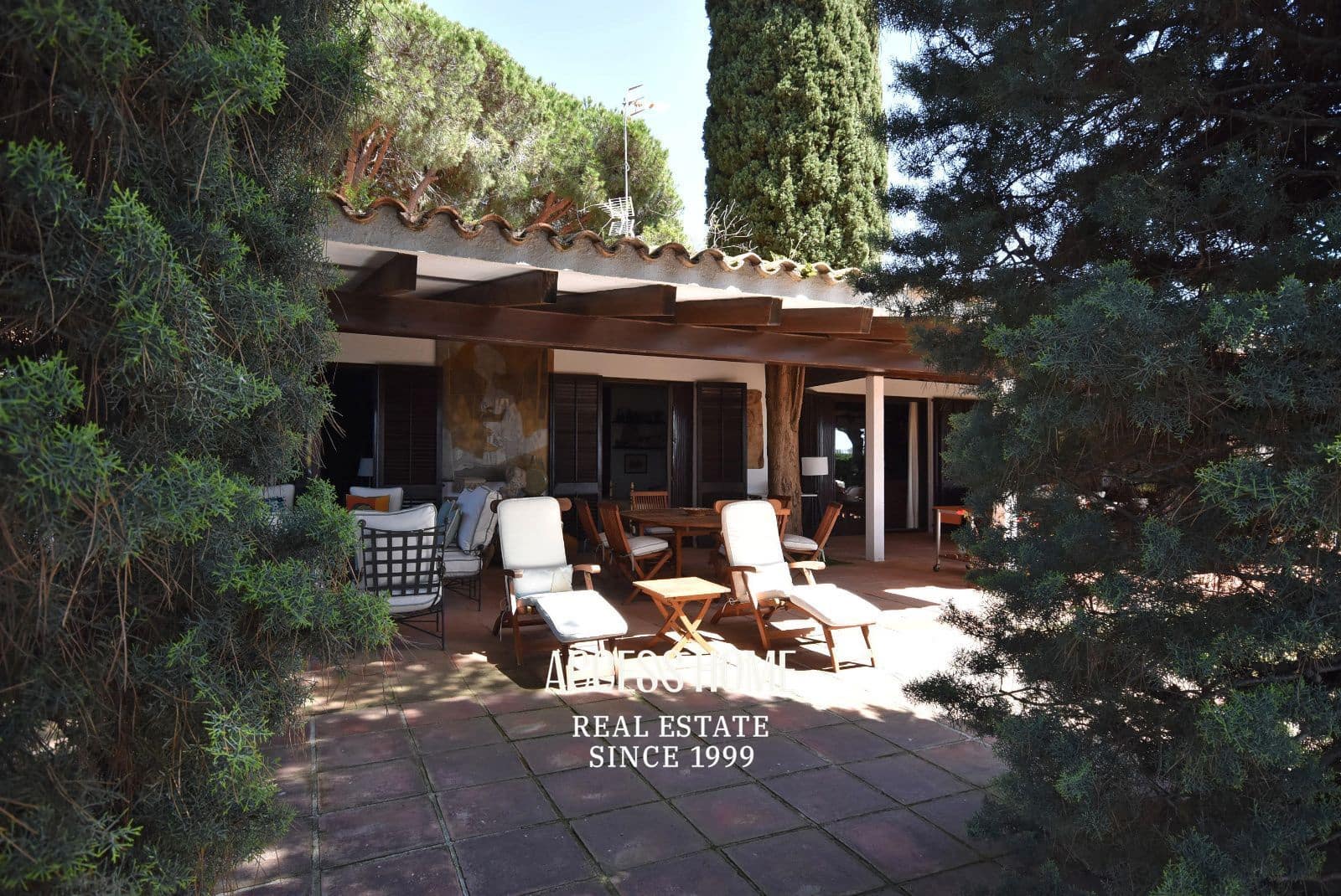 5 soverom Villa til salgs i Sant Vicenc de Montalt med svømmebasseng garasje - € 1 950 000 (Ref: 9623122)