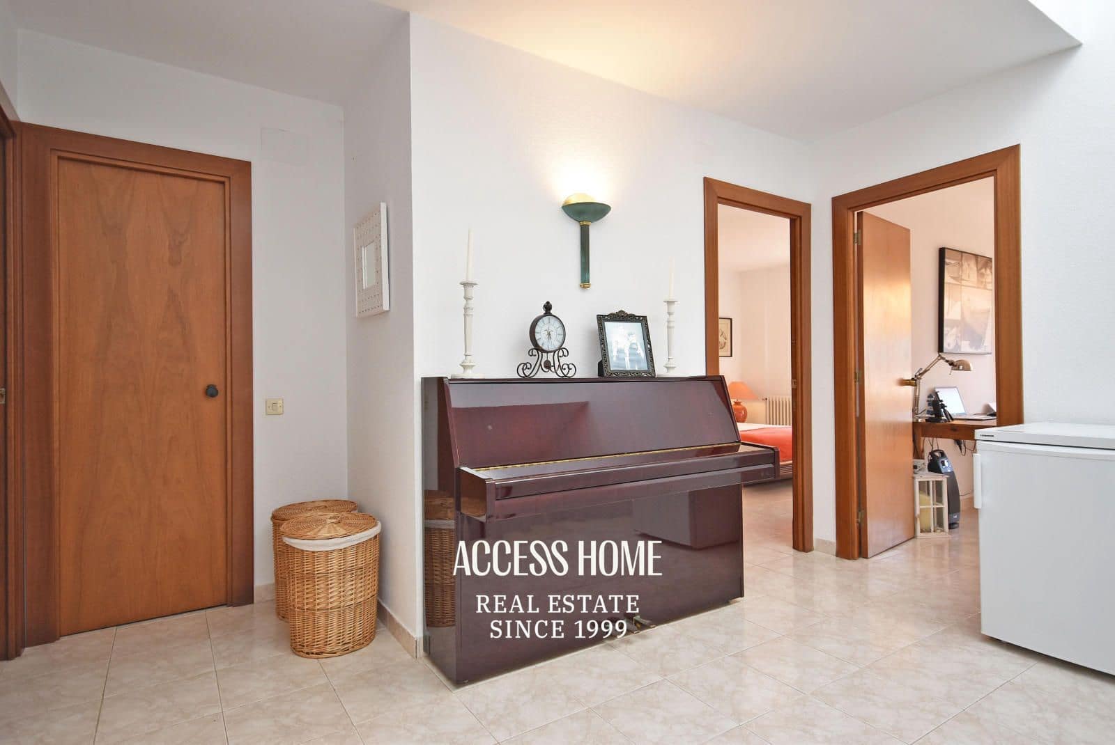 4 bedroom Townhouse for sale in Sant Vicenc de Montalt with pool garage - € 575,000 (Ref: 9679242)