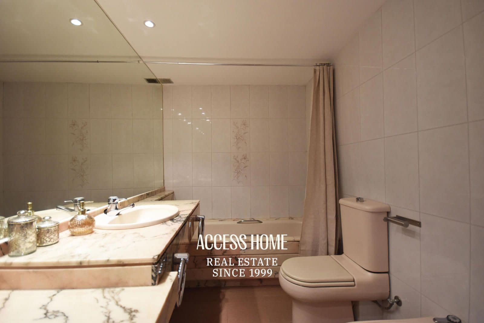 4 bedroom Townhouse for sale in Sant Vicenc de Montalt with pool garage - € 575,000 (Ref: 9679242)