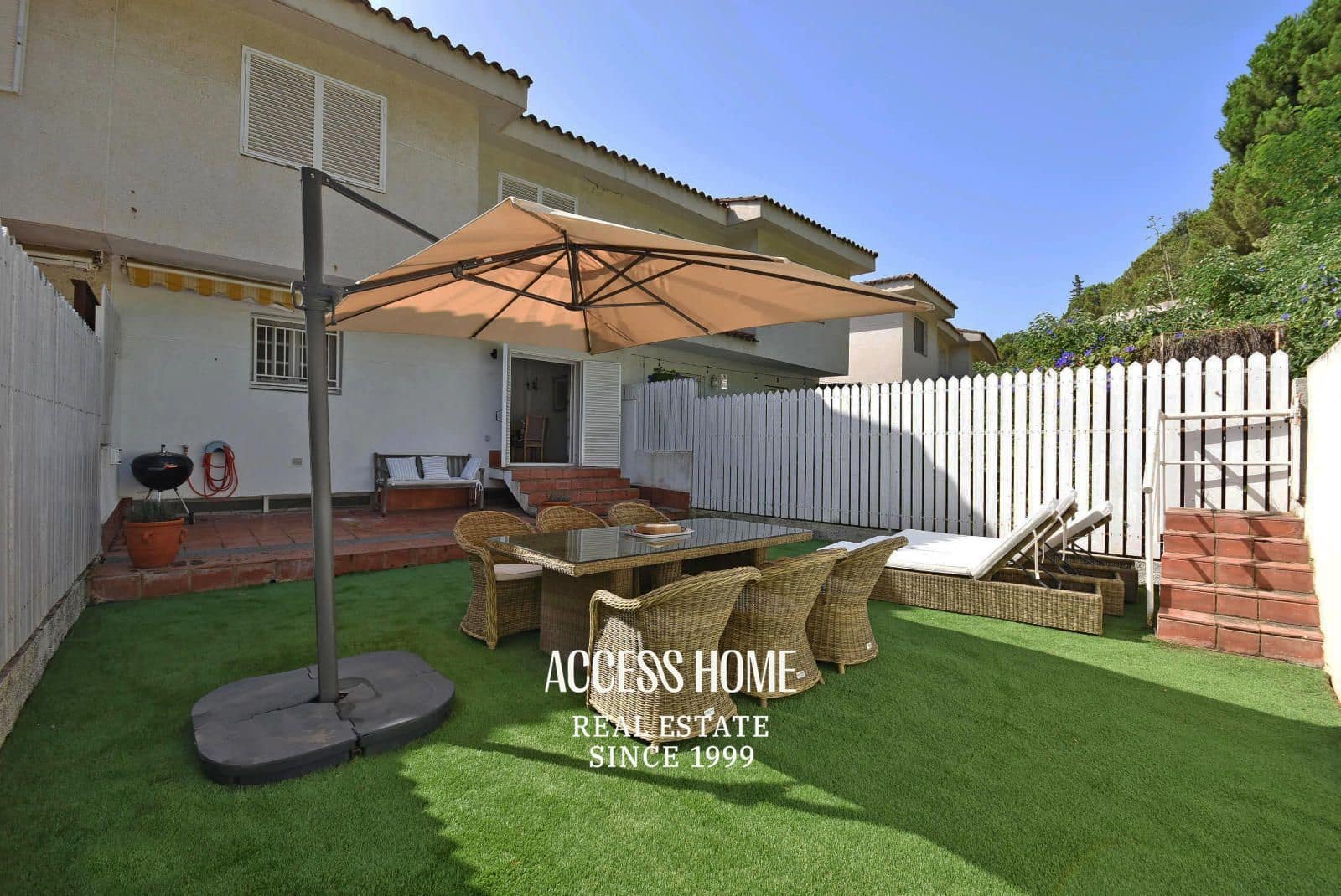 4 bedroom Townhouse for sale in Sant Vicenc de Montalt with pool garage - € 575,000 (Ref: 9679242)