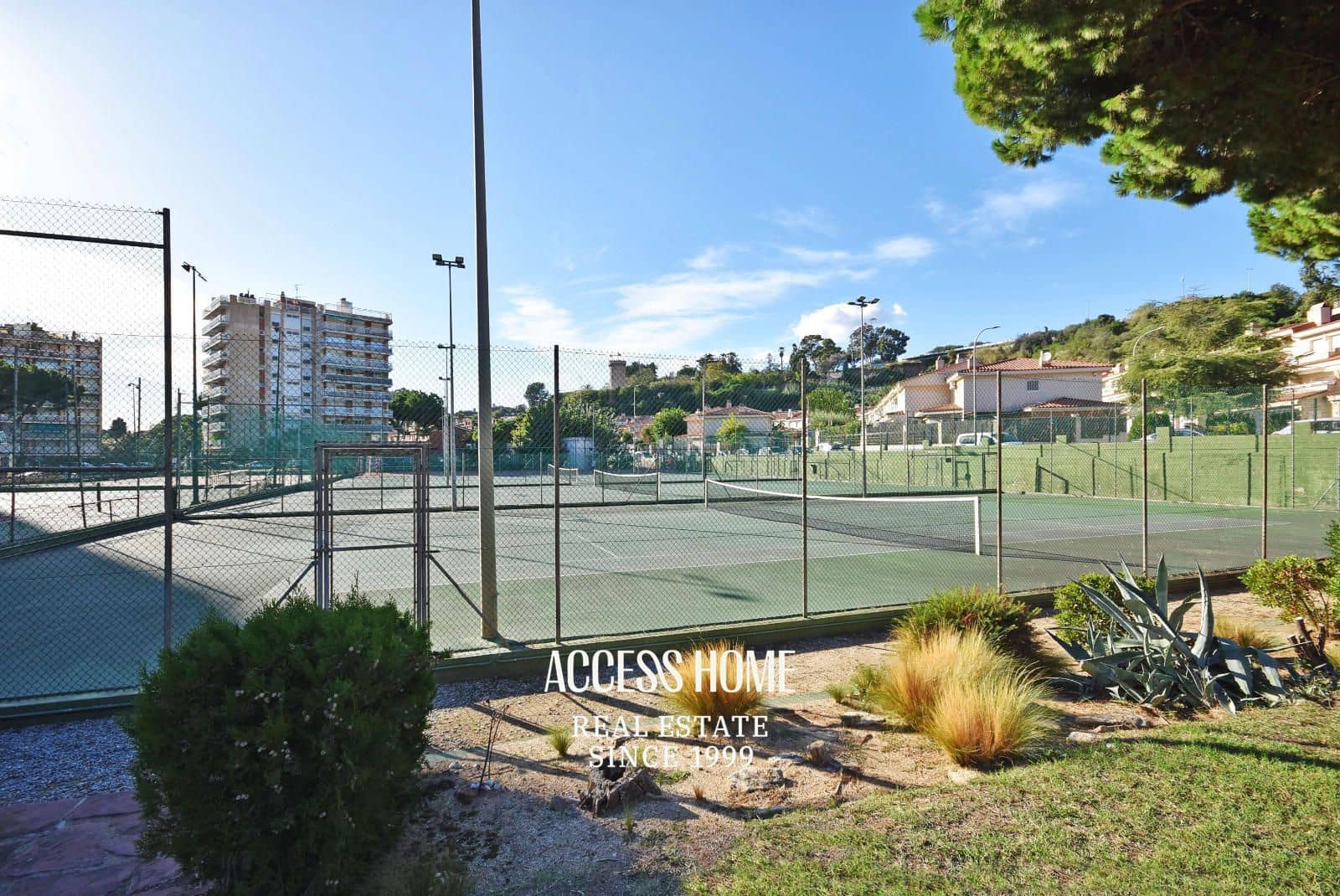 4 bedroom Townhouse for sale in Sant Vicenc de Montalt with pool garage - € 575,000 (Ref: 9679242)