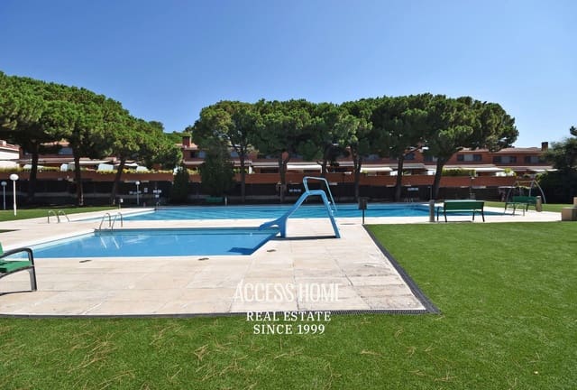 4 soveværelse Byhus til salg i Sant Vicenç de Montalt med swimmingpool garage - € 575.000 (Ref: 9679242)