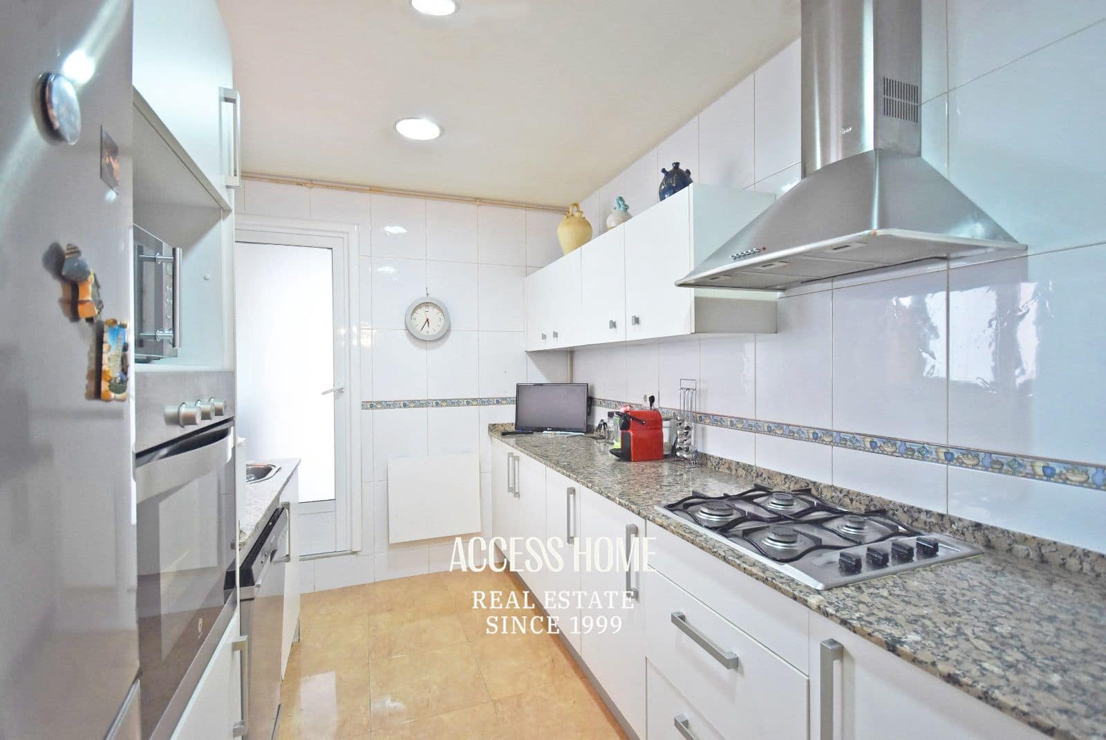 4 bedroom Villa for sale in Premia de Mar - € 579,000 (Ref: 9734113)