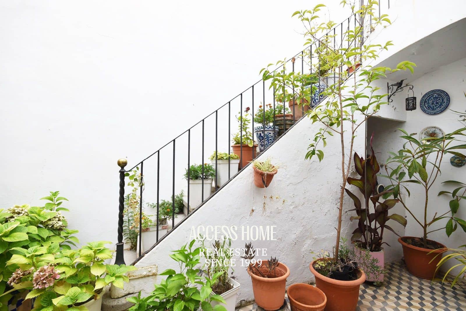 4 bedroom Villa for sale in Premia de Mar - € 579,000 (Ref: 9734113)