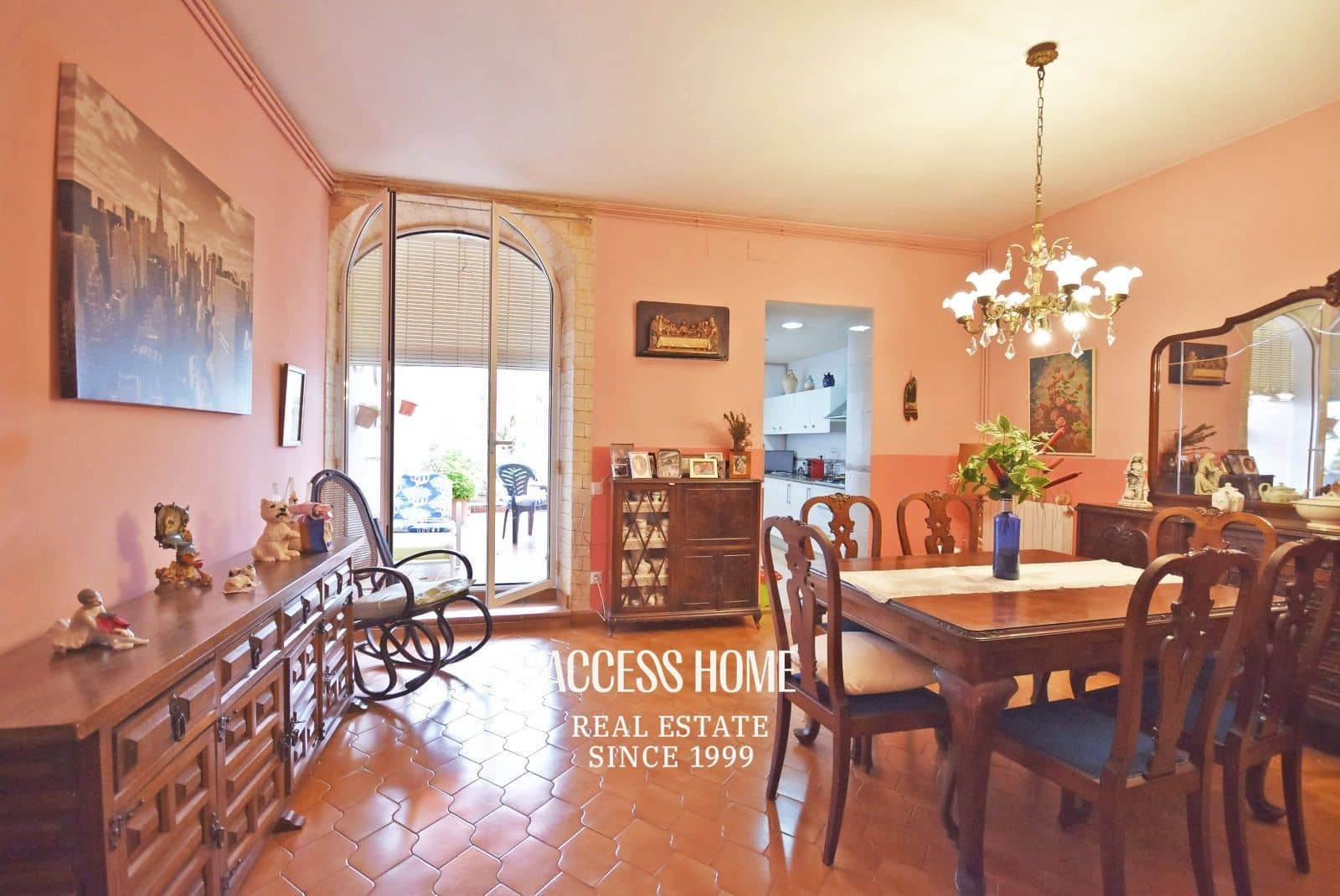 4 bedroom Villa for sale in Premia de Mar - € 579,000 (Ref: 9734113)