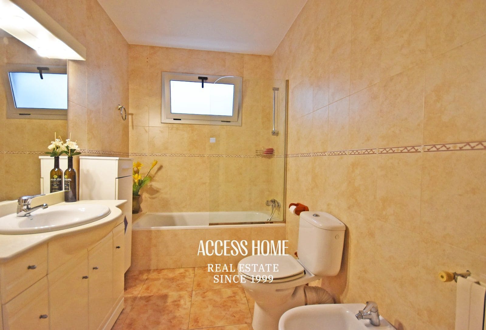 4 bedroom Villa for sale in Premia de Mar - € 579,000 (Ref: 9734113)