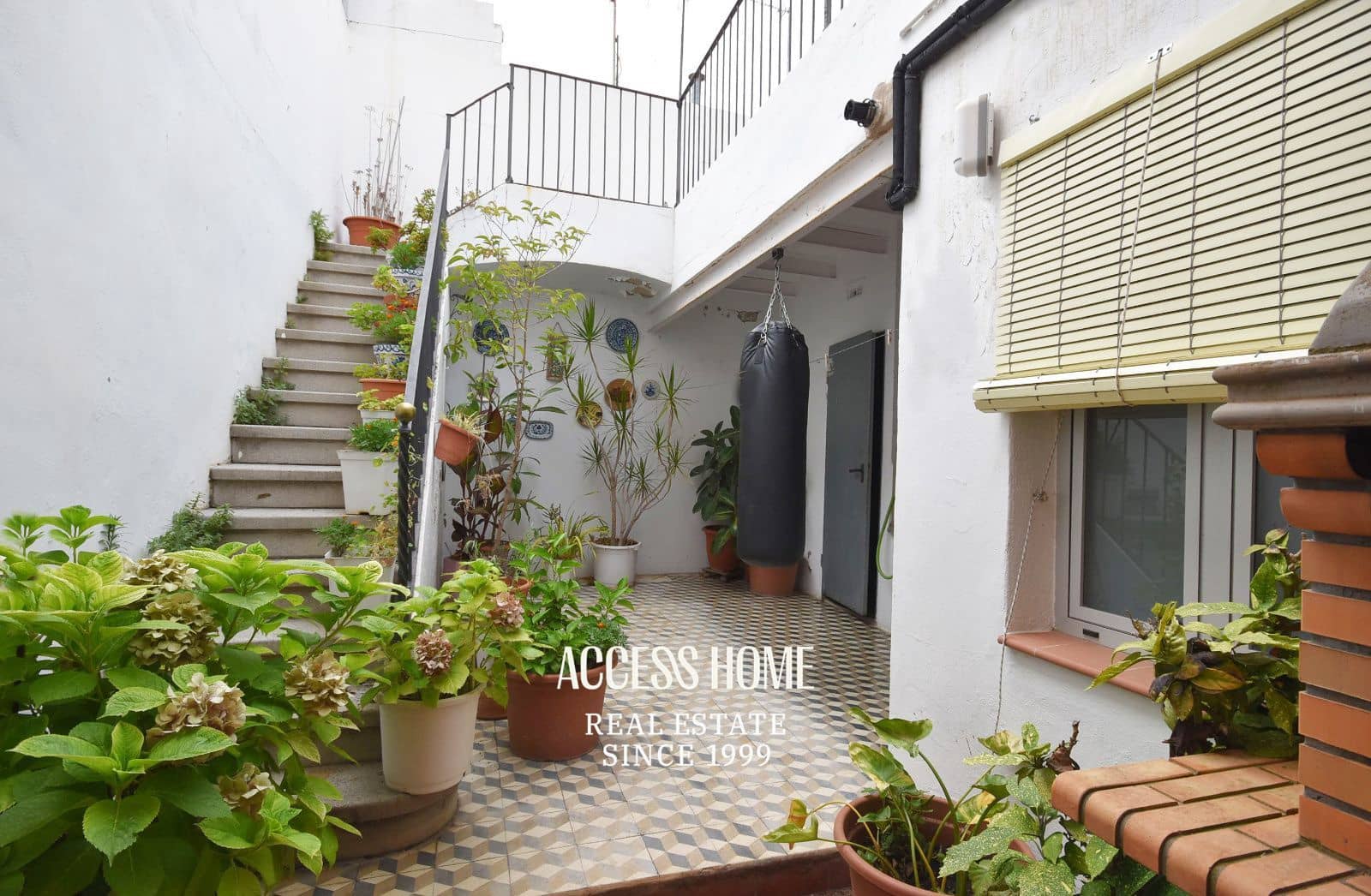 4 bedroom Villa for sale in Premia de Mar - € 579,000 (Ref: 9734113)