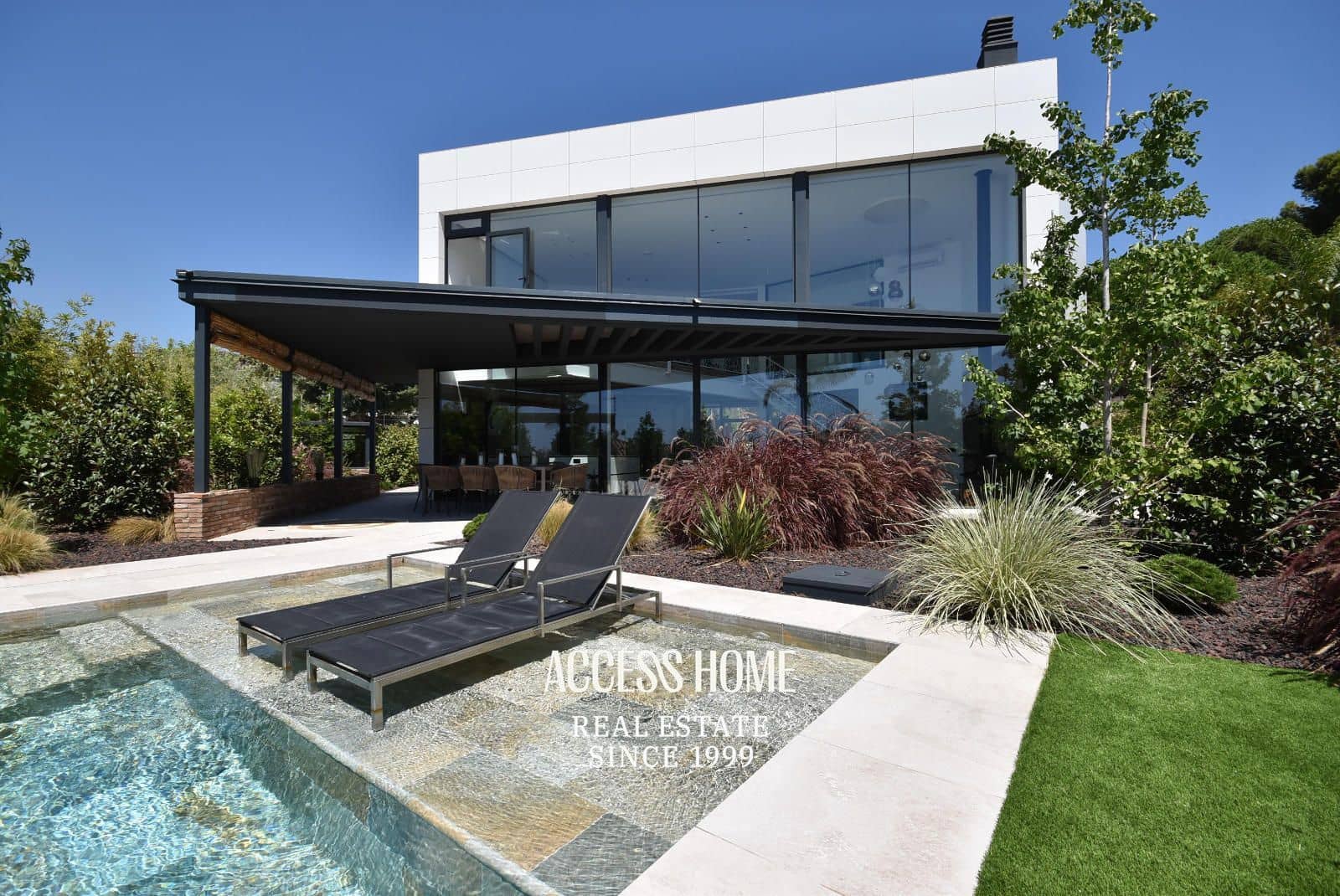 5 bedroom Villa for rent in Mataro with pool garage - € 8,000 (Ref: 9749423)