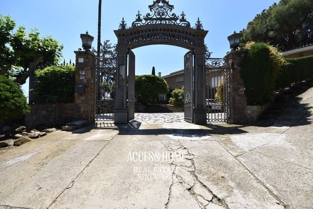 10 sypialnia Willa na sprzedaż w Cabrera de Mar z basenem garażem - 1 750 000 € (Ref: 9789815)